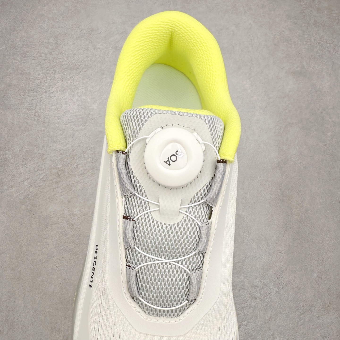 图片[5]-DESCENTE Enerzite 迪桑特舒适百搭织物耐磨回弹低帮跑步鞋 DESCENTE（迪桑特）创立于1935年，品牌名取自法语词汇，意为“滑降”。品牌箭头标识代表滑雪的三种技术“高速直线滑行”、“穿越”和“侧滑”，也寓意品牌在打造高端专业运动产品中不断追求完美的创新精神，致力于成为中国高端专业滑雪、综训、女子、铁人三项、高尔夫的第一品牌。实拍调校N版已经零色差零失真 百分百还原实物色彩所见即所得 不存在货不对板色差等低级问题 选购参考实物拍摄 不混卖不参货 只用心做好货严格选品 承诺混一赔十 尺码：36 36.5 37.5 38 38.5 39 40 40.5 41 42 42.5 43 44 44.5 45-选品中心