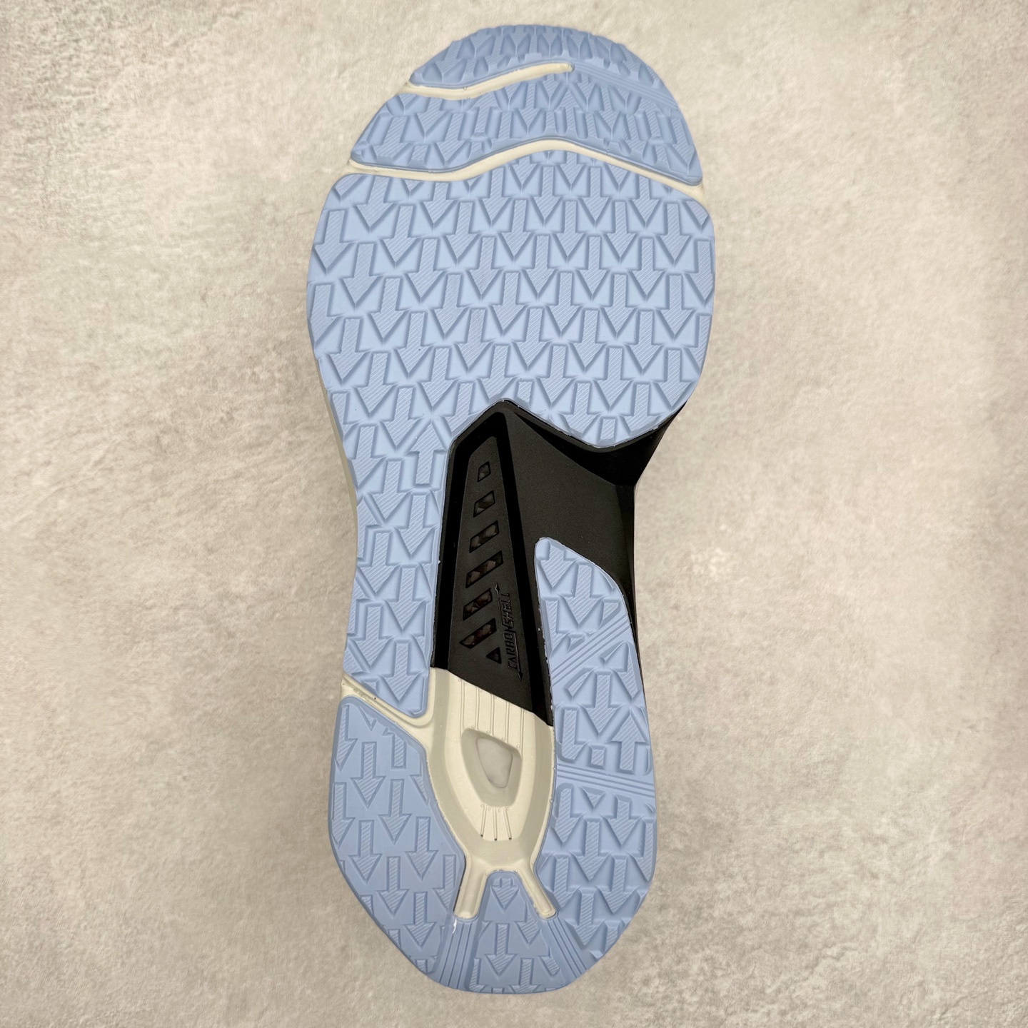 图片[9]-DESCENTE Enerzite 迪桑特舒适百搭织物耐磨回弹低帮跑步鞋 DESCENTE（迪桑特）创立于1935年，品牌名取自法语词汇，意为“滑降”。品牌箭头标识代表滑雪的三种技术“高速直线滑行”、“穿越”和“侧滑”，也寓意品牌在打造高端专业运动产品中不断追求完美的创新精神，致力于成为中国高端专业滑雪、综训、女子、铁人三项、高尔夫的第一品牌。实拍调校N版已经零色差零失真 百分百还原实物色彩所见即所得 不存在货不对板色差等低级问题 选购参考实物拍摄 不混卖不参货 只用心做好货严格选品 承诺混一赔十 尺码：36 36.5 37.5 38 38.5 39 40 40.5 41 42 42.5 43 44 44.5 45-选品中心