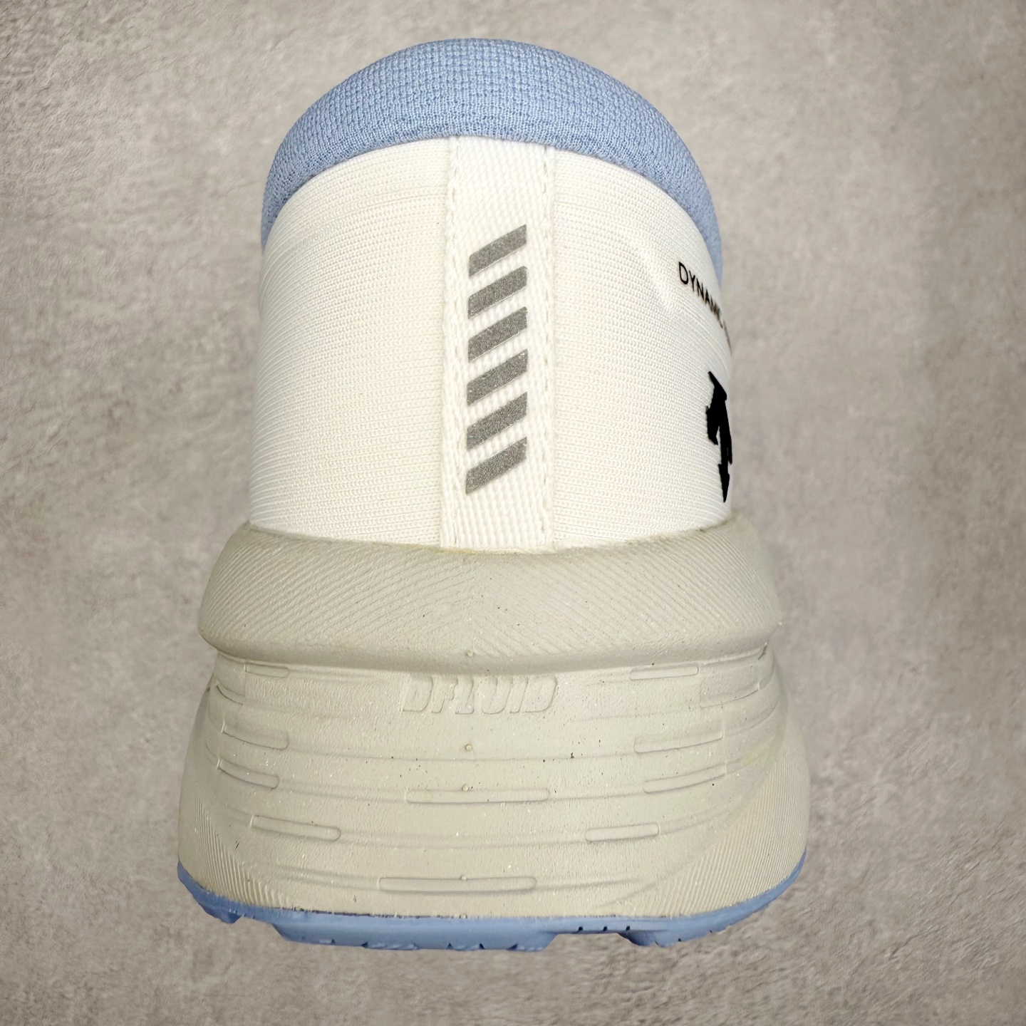 图片[8]-DESCENTE Enerzite 迪桑特舒适百搭织物耐磨回弹低帮跑步鞋 DESCENTE（迪桑特）创立于1935年，品牌名取自法语词汇，意为“滑降”。品牌箭头标识代表滑雪的三种技术“高速直线滑行”、“穿越”和“侧滑”，也寓意品牌在打造高端专业运动产品中不断追求完美的创新精神，致力于成为中国高端专业滑雪、综训、女子、铁人三项、高尔夫的第一品牌。实拍调校N版已经零色差零失真 百分百还原实物色彩所见即所得 不存在货不对板色差等低级问题 选购参考实物拍摄 不混卖不参货 只用心做好货严格选品 承诺混一赔十 尺码：36 36.5 37.5 38 38.5 39 40 40.5 41 42 42.5 43 44 44.5 45-选品中心