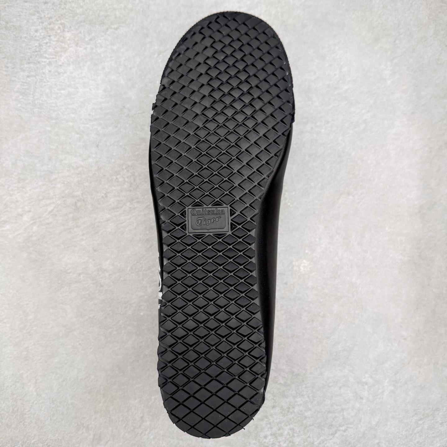 图片[9]-＃C版 Asics Onitsuka Tiger MEXICO 66 亚瑟士鬼冢虎复古经典板鞋 市场王者选手 海外订单工厂出品 长期生产补货永不断码 超成熟稳定的做工品控 原装全套纸板楦头开发 原汁原味 完美呈现版型 私模正确鞋底咬花纹路 一比一鞋头弧度高度鞋身弧度 绝不口嗨 细节品控鞋型随意秒杀市面 原档咬花纹路私模大底 一个单元有六个三角形 总体形拼接呈现花瓣状 官方四联吊牌 原装Ortholite轻量化鞋垫 原盒原配 质保卡 说明书 钢印防尘纸 纸板中底带钢印 乳胶组合鞋垫 支持全方位的对比专柜 产品从款式颜色造型上体现出追求舒适和细节的完美 鞋类更是推崇手工制作的严谨与完美 融舒适性与可穿性的设计风格 注重细节的完美和别致魅力 既保持稳重 又不失轻松的时尚感 尺码：36 37 37.5 38 39 39.5 40 40.5 41.5 42 42.5 43.5 44 45-选品中心