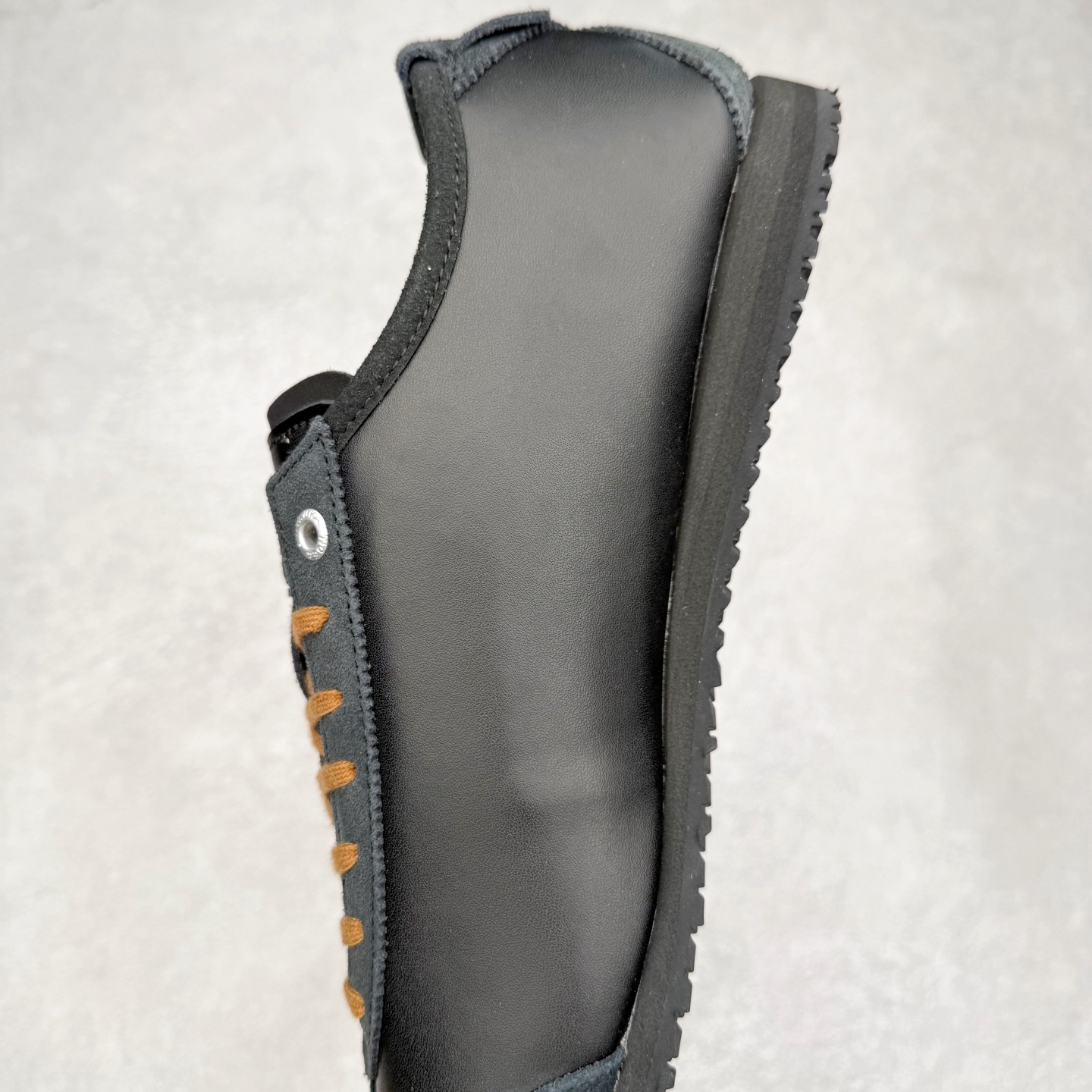 图片[7]-＃C版 Asics Onitsuka Tiger MEXICO 66 亚瑟士鬼冢虎复古经典板鞋 市场王者选手 海外订单工厂出品 长期生产补货永不断码 超成熟稳定的做工品控 原装全套纸板楦头开发 原汁原味 完美呈现版型 私模正确鞋底咬花纹路 一比一鞋头弧度高度鞋身弧度 绝不口嗨 细节品控鞋型随意秒杀市面 原档咬花纹路私模大底 一个单元有六个三角形 总体形拼接呈现花瓣状 官方四联吊牌 原装Ortholite轻量化鞋垫 原盒原配 质保卡 说明书 钢印防尘纸 纸板中底带钢印 乳胶组合鞋垫 支持全方位的对比专柜 产品从款式颜色造型上体现出追求舒适和细节的完美 鞋类更是推崇手工制作的严谨与完美 融舒适性与可穿性的设计风格 注重细节的完美和别致魅力 既保持稳重 又不失轻松的时尚感 尺码：36 37 37.5 38 39 39.5 40 40.5 41.5 42 42.5 43.5 44 45-选品中心