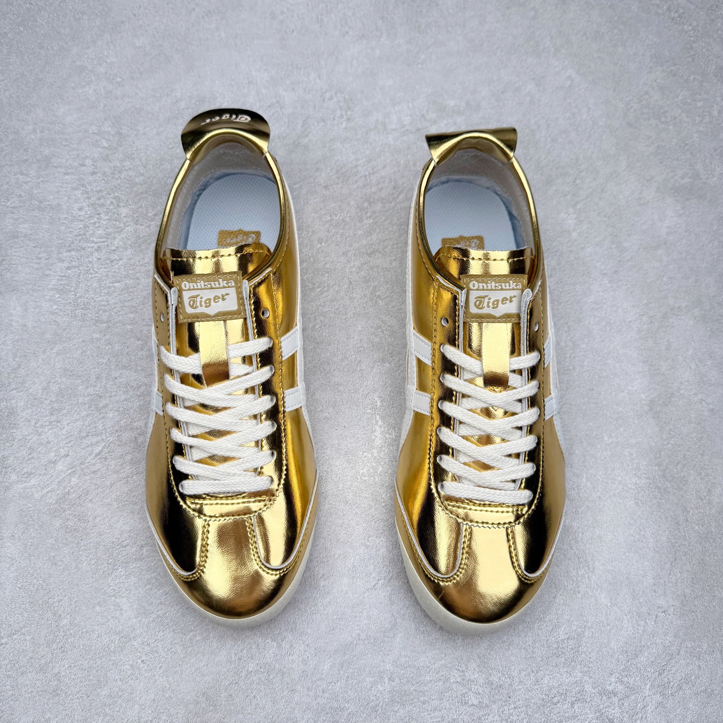 图片[2]-＃C版 Asics Onitsuka Tiger MEXICO 66 亚瑟士鬼冢虎复古经典板鞋 市场王者选手 海外订单工厂出品 长期生产补货永不断码 超成熟稳定的做工品控 原装全套纸板楦头开发 原汁原味 完美呈现版型 私模正确鞋底咬花纹路 一比一鞋头弧度高度鞋身弧度 绝不口嗨 细节品控鞋型随意秒杀市面 原档咬花纹路私模大底 一个单元有六个三角形 总体形拼接呈现花瓣状 官方四联吊牌 原装Ortholite轻量化鞋垫 原盒原配 质保卡 说明书 钢印防尘纸 纸板中底带钢印 乳胶组合鞋垫 支持全方位的对比专柜 产品从款式颜色造型上体现出追求舒适和细节的完美 鞋类更是推崇手工制作的严谨与完美 融舒适性与可穿性的设计风格 注重细节的完美和别致魅力 既保持稳重 又不失轻松的时尚感 尺码：36 37 37.5 38 39 39.5 40 40.5 41.5 42 42.5 43.5 44 45-选品中心