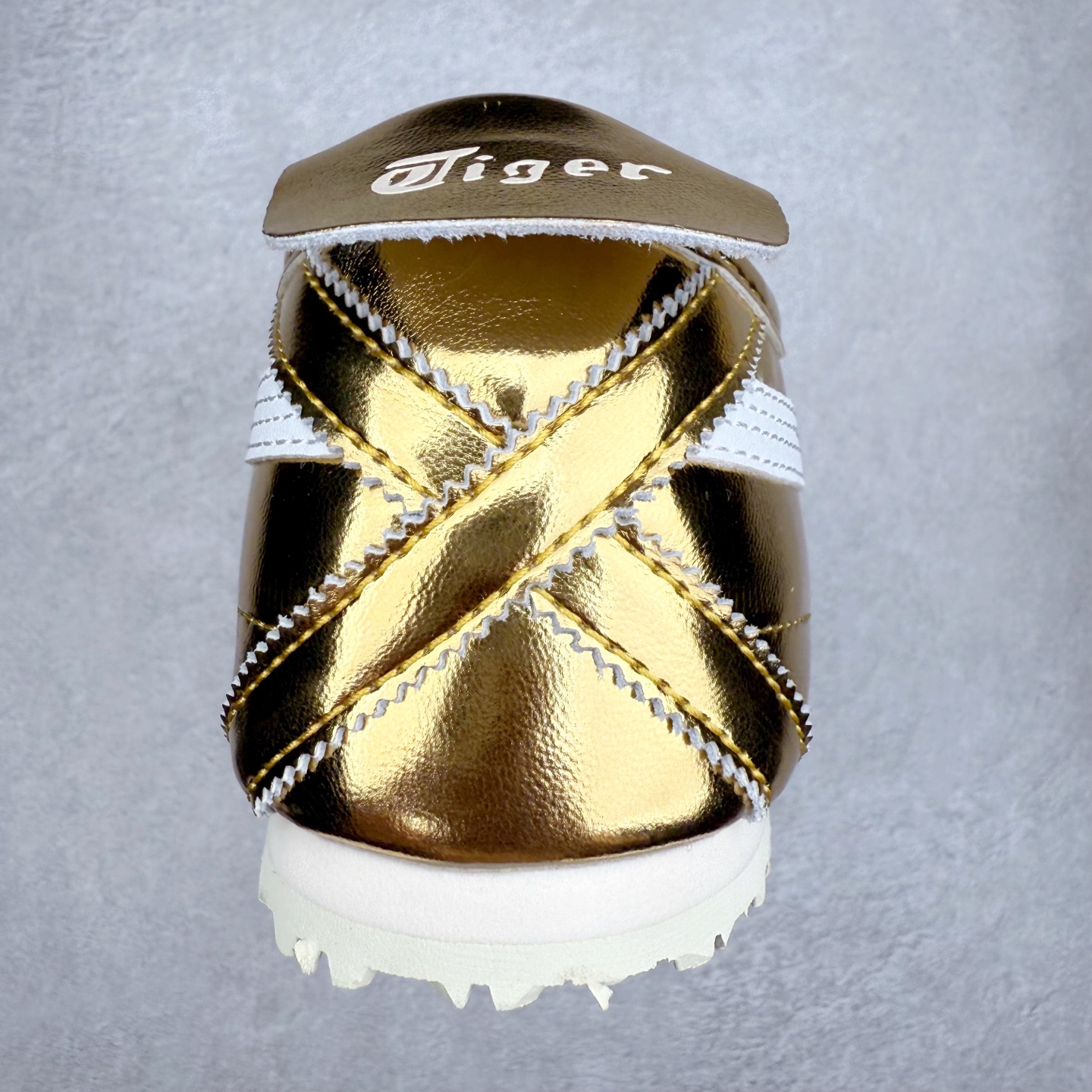 图片[8]-＃C版 Asics Onitsuka Tiger MEXICO 66 亚瑟士鬼冢虎复古经典板鞋 市场王者选手 海外订单工厂出品 长期生产补货永不断码 超成熟稳定的做工品控 原装全套纸板楦头开发 原汁原味 完美呈现版型 私模正确鞋底咬花纹路 一比一鞋头弧度高度鞋身弧度 绝不口嗨 细节品控鞋型随意秒杀市面 原档咬花纹路私模大底 一个单元有六个三角形 总体形拼接呈现花瓣状 官方四联吊牌 原装Ortholite轻量化鞋垫 原盒原配 质保卡 说明书 钢印防尘纸 纸板中底带钢印 乳胶组合鞋垫 支持全方位的对比专柜 产品从款式颜色造型上体现出追求舒适和细节的完美 鞋类更是推崇手工制作的严谨与完美 融舒适性与可穿性的设计风格 注重细节的完美和别致魅力 既保持稳重 又不失轻松的时尚感 尺码：36 37 37.5 38 39 39.5 40 40.5 41.5 42 42.5 43.5 44 45-选品中心