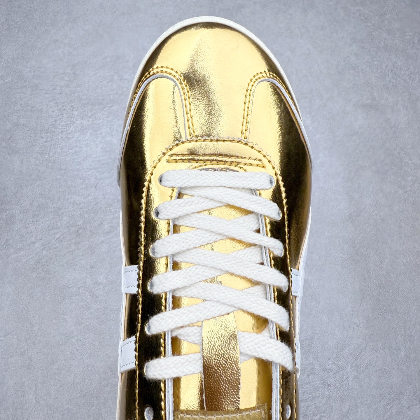 图片[4]-＃C版 Asics Onitsuka Tiger MEXICO 66 亚瑟士鬼冢虎复古经典板鞋 市场王者选手 海外订单工厂出品 长期生产补货永不断码 超成熟稳定的做工品控 原装全套纸板楦头开发 原汁原味 完美呈现版型 私模正确鞋底咬花纹路 一比一鞋头弧度高度鞋身弧度 绝不口嗨 细节品控鞋型随意秒杀市面 原档咬花纹路私模大底 一个单元有六个三角形 总体形拼接呈现花瓣状 官方四联吊牌 原装Ortholite轻量化鞋垫 原盒原配 质保卡 说明书 钢印防尘纸 纸板中底带钢印 乳胶组合鞋垫 支持全方位的对比专柜 产品从款式颜色造型上体现出追求舒适和细节的完美 鞋类更是推崇手工制作的严谨与完美 融舒适性与可穿性的设计风格 注重细节的完美和别致魅力 既保持稳重 又不失轻松的时尚感 尺码：36 37 37.5 38 39 39.5 40 40.5 41.5 42 42.5 43.5 44 45-选品中心