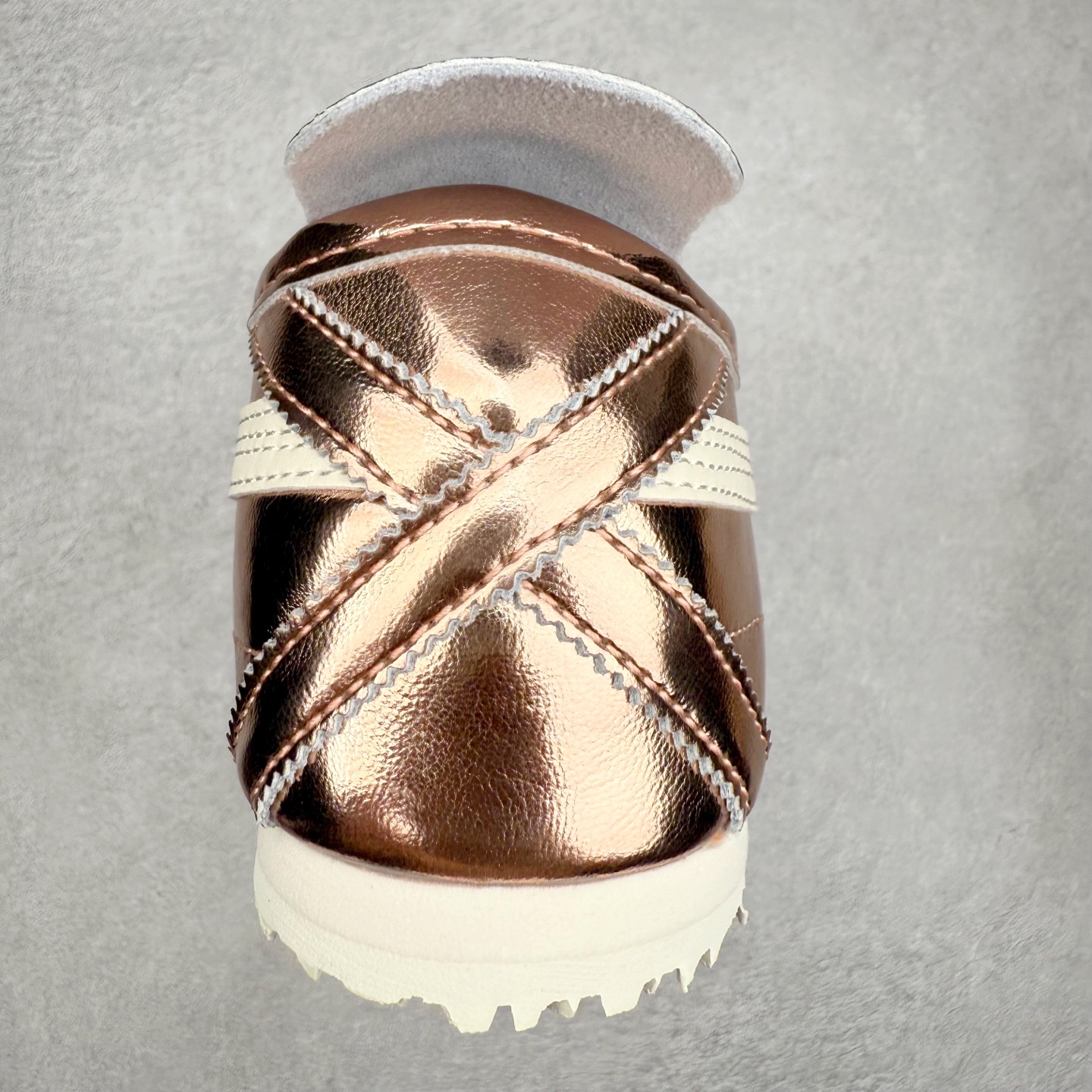 图片[8]-＃C版 Asics Onitsuka Tiger MEXICO 66 亚瑟士鬼冢虎复古经典板鞋 市场王者选手 海外订单工厂出品 长期生产补货永不断码 超成熟稳定的做工品控 原装全套纸板楦头开发 原汁原味 完美呈现版型 私模正确鞋底咬花纹路 一比一鞋头弧度高度鞋身弧度 绝不口嗨 细节品控鞋型随意秒杀市面 原档咬花纹路私模大底 一个单元有六个三角形 总体形拼接呈现花瓣状 官方四联吊牌 原装Ortholite轻量化鞋垫 原盒原配 质保卡 说明书 钢印防尘纸 纸板中底带钢印 乳胶组合鞋垫 支持全方位的对比专柜 产品从款式颜色造型上体现出追求舒适和细节的完美 鞋类更是推崇手工制作的严谨与完美 融舒适性与可穿性的设计风格 注重细节的完美和别致魅力 既保持稳重 又不失轻松的时尚感 尺码：36 37 37.5 38 39 39.5 40 40.5 41.5 42 42.5 43.5 44 45-选品中心