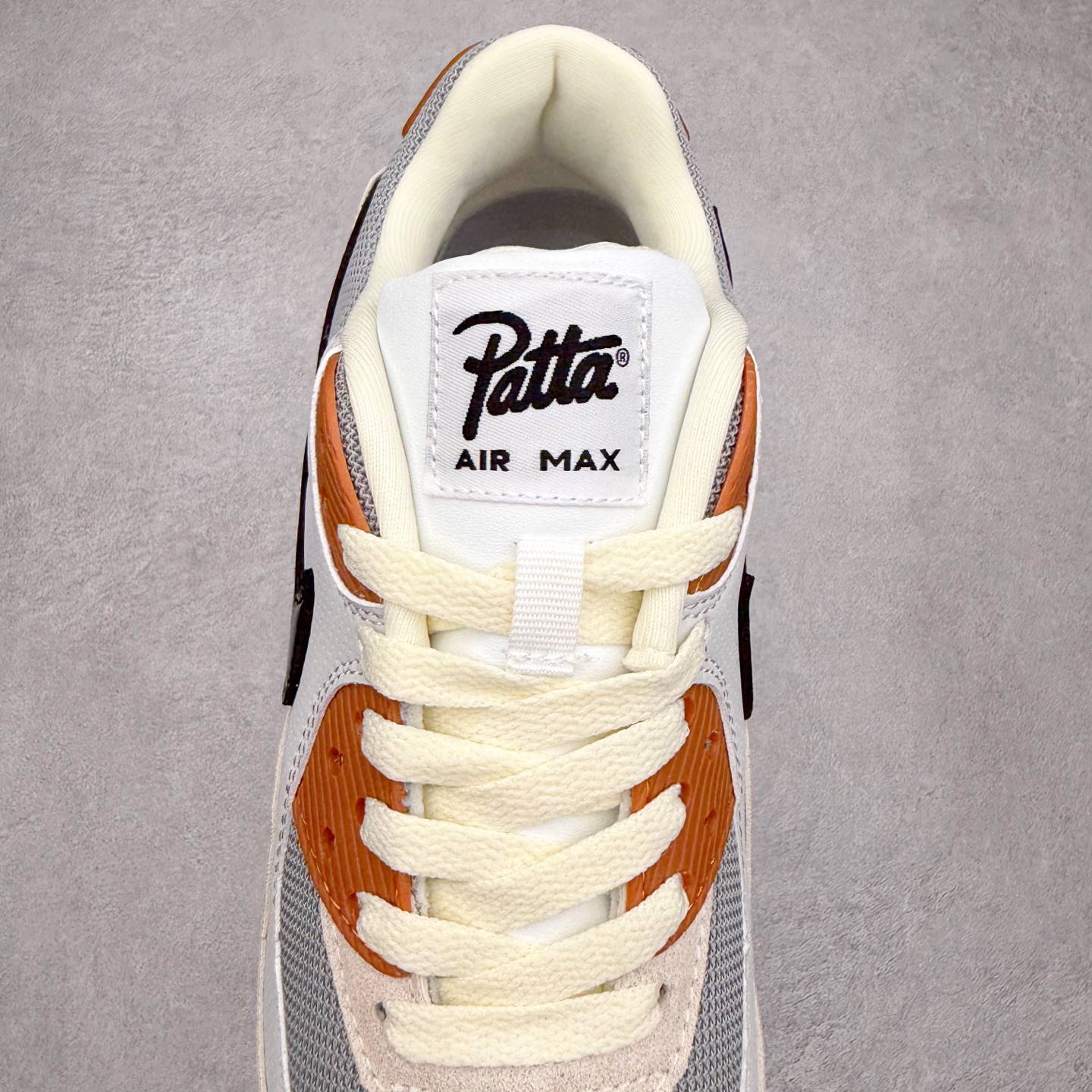 图片[5]-＃MX版 NK Air MAX 90 气垫复古减震跑步鞋 IF5605-001 经典重温 独家陆续补货 外单专供大厂出品 品质稳定 一百余色 终端操作 Air Max 90于1990年推出 来自Air Max系列 在Air Max 1的基础上改进而得 增加了气垫面积 外型上也更为流线 最特別的就是加入了菱纹塑胶嵌板 为Air Max 90增添了许多潮流气息 皮革鞋面 造就出色耐穿性和支撑力 Max Air缓震配置搭配泡棉中底 令Air Max 90轻盈而舒适 华夫格橡胶外底 铸就Air Max 90非凡的抓地力 而Air Max 90不仅是一双跑鞋 它成功跨越了时间的演进 成为了球鞋文化与潮流圈中最熟为人知的鞋款之一 尺码：36 36.5 37.5 38 38.5 39 40 40.5 41 42 42.5 43 44 44.5 45-选品中心