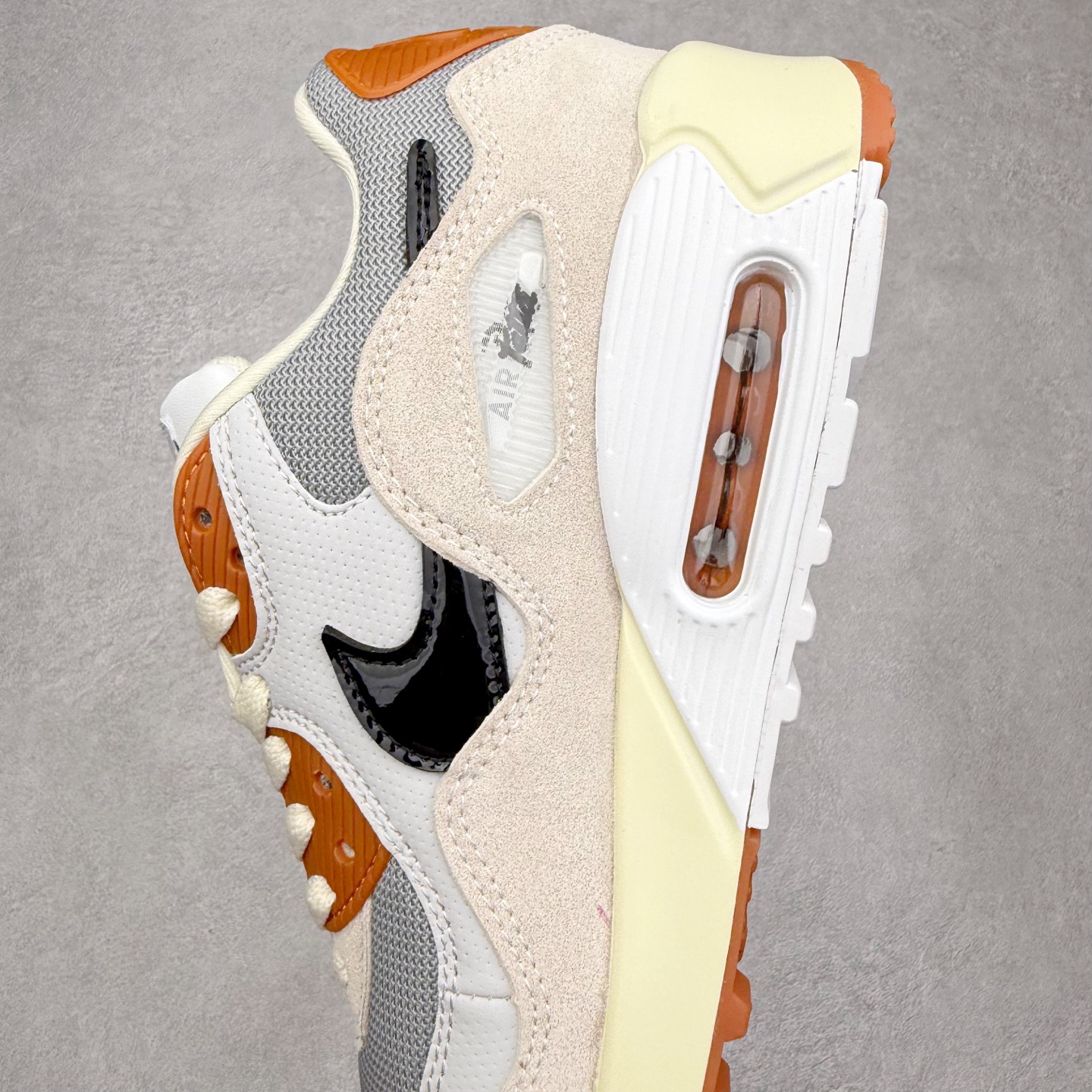 图片[7]-＃MX版 NK Air MAX 90 气垫复古减震跑步鞋 IF5605-001 经典重温 独家陆续补货 外单专供大厂出品 品质稳定 一百余色 终端操作 Air Max 90于1990年推出 来自Air Max系列 在Air Max 1的基础上改进而得 增加了气垫面积 外型上也更为流线 最特別的就是加入了菱纹塑胶嵌板 为Air Max 90增添了许多潮流气息 皮革鞋面 造就出色耐穿性和支撑力 Max Air缓震配置搭配泡棉中底 令Air Max 90轻盈而舒适 华夫格橡胶外底 铸就Air Max 90非凡的抓地力 而Air Max 90不仅是一双跑鞋 它成功跨越了时间的演进 成为了球鞋文化与潮流圈中最熟为人知的鞋款之一 尺码：36 36.5 37.5 38 38.5 39 40 40.5 41 42 42.5 43 44 44.5 45-选品中心