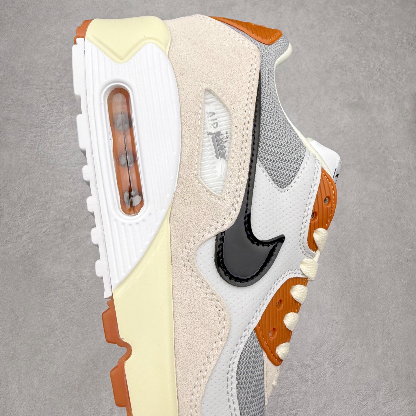 图片[6]-＃MX版 NK Air MAX 90 气垫复古减震跑步鞋 IF5605-001 经典重温 独家陆续补货 外单专供大厂出品 品质稳定 一百余色 终端操作 Air Max 90于1990年推出 来自Air Max系列 在Air Max 1的基础上改进而得 增加了气垫面积 外型上也更为流线 最特別的就是加入了菱纹塑胶嵌板 为Air Max 90增添了许多潮流气息 皮革鞋面 造就出色耐穿性和支撑力 Max Air缓震配置搭配泡棉中底 令Air Max 90轻盈而舒适 华夫格橡胶外底 铸就Air Max 90非凡的抓地力 而Air Max 90不仅是一双跑鞋 它成功跨越了时间的演进 成为了球鞋文化与潮流圈中最熟为人知的鞋款之一 尺码：36 36.5 37.5 38 38.5 39 40 40.5 41 42 42.5 43 44 44.5 45-选品中心