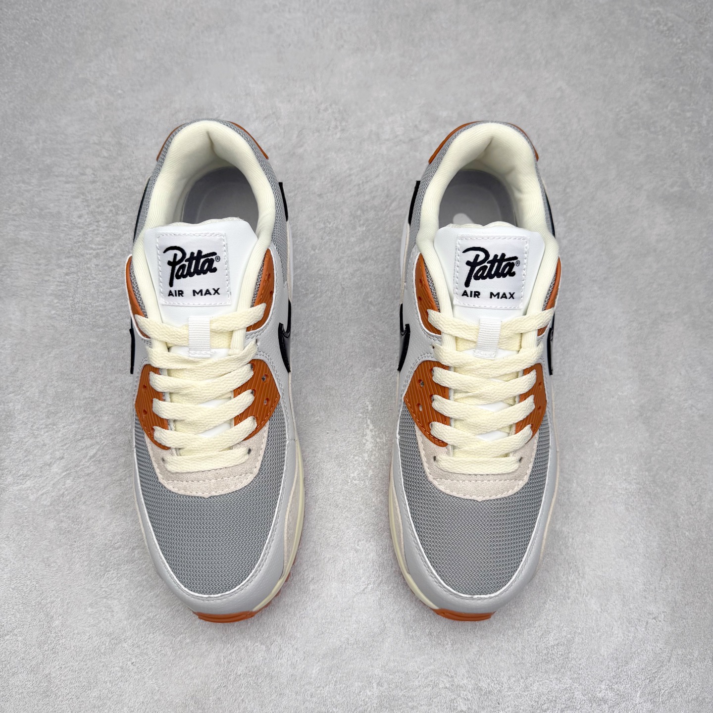 图片[2]-＃MX版 NK Air MAX 90 气垫复古减震跑步鞋 IF5605-001 经典重温 独家陆续补货 外单专供大厂出品 品质稳定 一百余色 终端操作 Air Max 90于1990年推出 来自Air Max系列 在Air Max 1的基础上改进而得 增加了气垫面积 外型上也更为流线 最特別的就是加入了菱纹塑胶嵌板 为Air Max 90增添了许多潮流气息 皮革鞋面 造就出色耐穿性和支撑力 Max Air缓震配置搭配泡棉中底 令Air Max 90轻盈而舒适 华夫格橡胶外底 铸就Air Max 90非凡的抓地力 而Air Max 90不仅是一双跑鞋 它成功跨越了时间的演进 成为了球鞋文化与潮流圈中最熟为人知的鞋款之一 尺码：36 36.5 37.5 38 38.5 39 40 40.5 41 42 42.5 43 44 44.5 45-选品中心