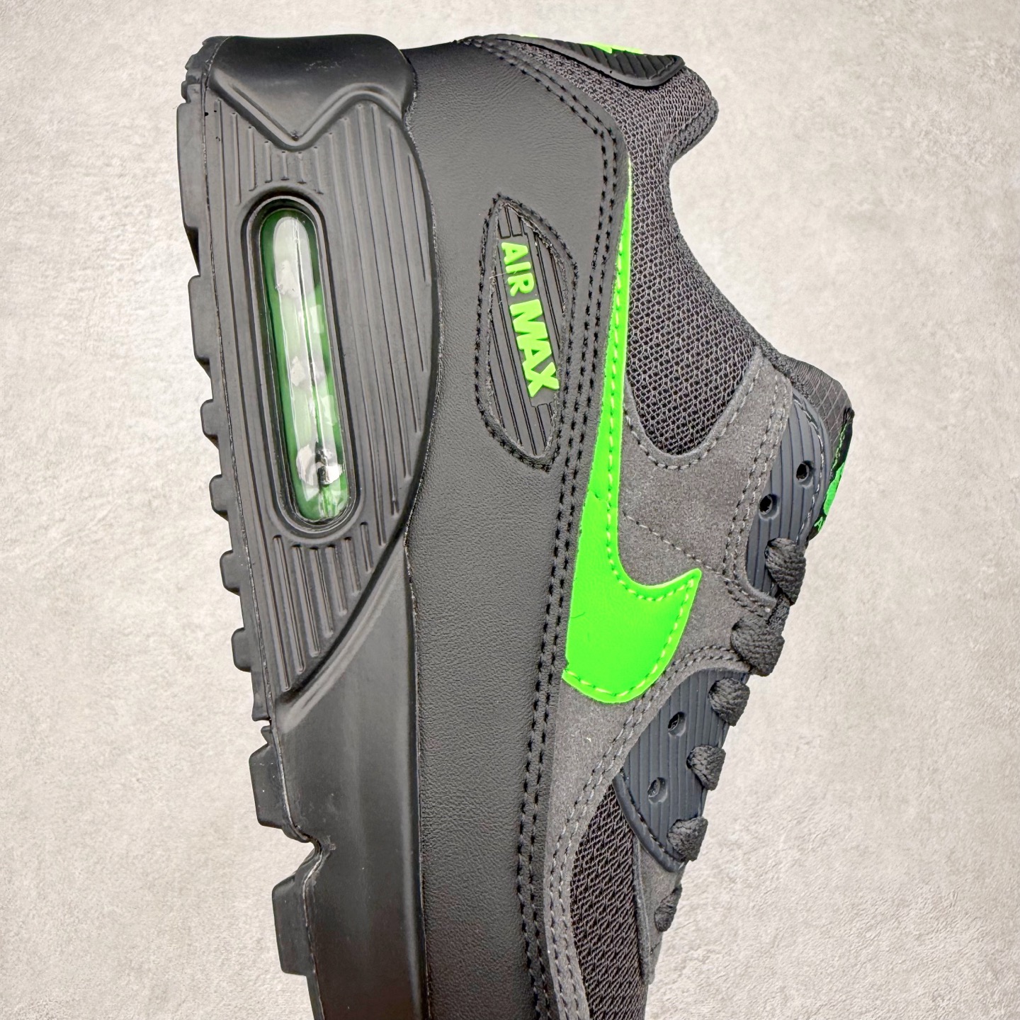 图片[6]-＃MX版 NK Air MAX 90 气垫复古减震跑步鞋 DM0029-015 经典重温 独家陆续补货 外单专供大厂出品 品质稳定 一百余色 终端操作 Air Max 90于1990年推出 来自Air Max系列 在Air Max 1的基础上改进而得 增加了气垫面积 外型上也更为流线 最特別的就是加入了菱纹塑胶嵌板 为Air Max 90增添了许多潮流气息 皮革鞋面 造就出色耐穿性和支撑力 Max Air缓震配置搭配泡棉中底 令Air Max 90轻盈而舒适 华夫格橡胶外底 铸就Air Max 90非凡的抓地力 而Air Max 90不仅是一双跑鞋 它成功跨越了时间的演进 成为了球鞋文化与潮流圈中最熟为人知的鞋款之一 尺码：36 36.5 37.5 38 38.5 39 40 40.5 41 42 42.5 43 44 44.5 45-选品中心