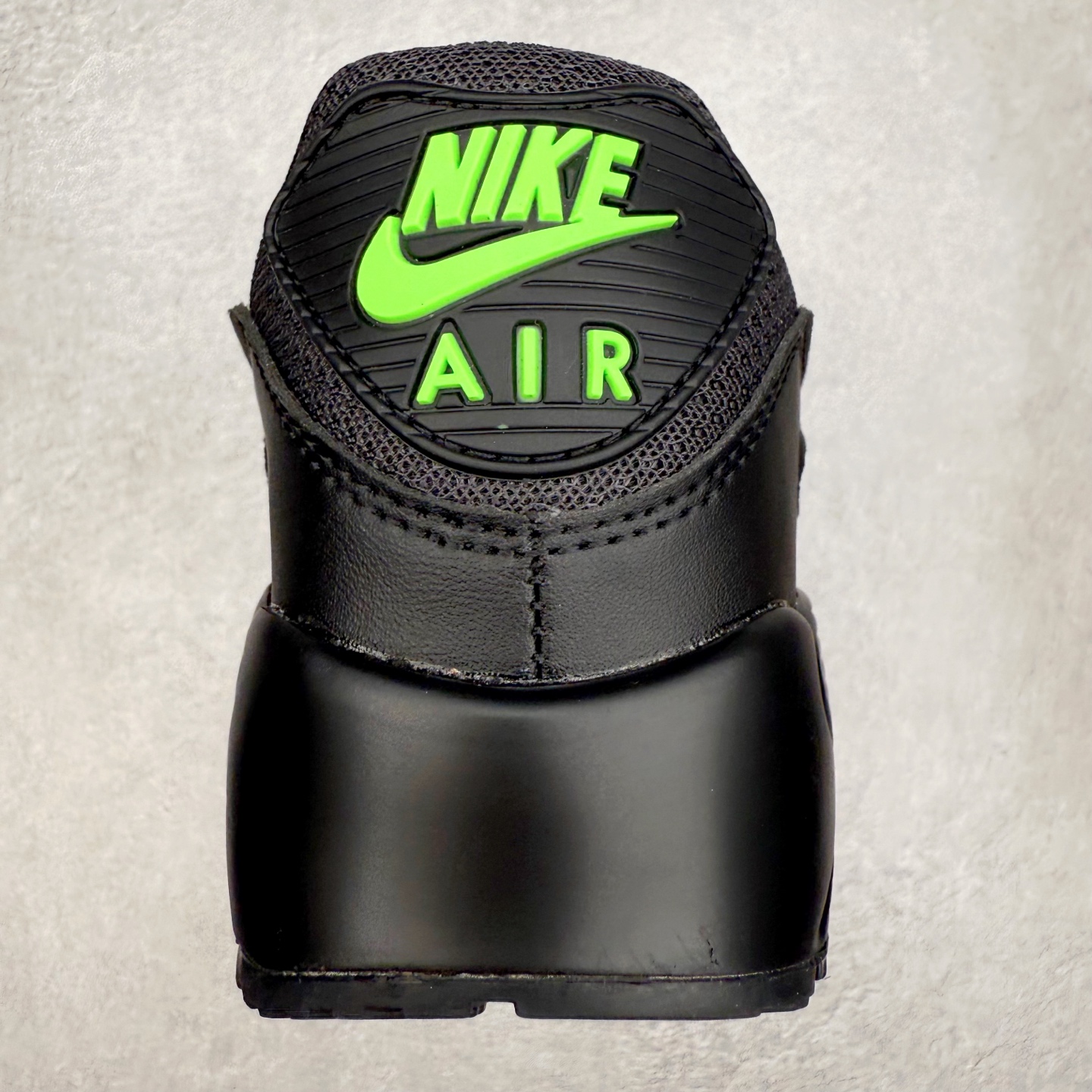 图片[8]-＃MX版 NK Air MAX 90 气垫复古减震跑步鞋 DM0029-015 经典重温 独家陆续补货 外单专供大厂出品 品质稳定 一百余色 终端操作 Air Max 90于1990年推出 来自Air Max系列 在Air Max 1的基础上改进而得 增加了气垫面积 外型上也更为流线 最特別的就是加入了菱纹塑胶嵌板 为Air Max 90增添了许多潮流气息 皮革鞋面 造就出色耐穿性和支撑力 Max Air缓震配置搭配泡棉中底 令Air Max 90轻盈而舒适 华夫格橡胶外底 铸就Air Max 90非凡的抓地力 而Air Max 90不仅是一双跑鞋 它成功跨越了时间的演进 成为了球鞋文化与潮流圈中最熟为人知的鞋款之一 尺码：36 36.5 37.5 38 38.5 39 40 40.5 41 42 42.5 43 44 44.5 45-选品中心