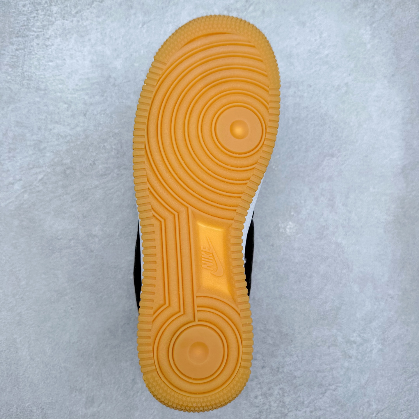 图片[9]-CLOT x Fragment Design x NK Air Force 1 Premium 空军一号联名闪电黑丝绸 CJ3986-001 全套原原楦纸版 越南原大装底 内置全气掌垫 采用韩原国装进口丝绸 内层采原用厂Sadisa头皮层料 双可层撕 可性玩极高 3D精准雕刻纹理晰清细致 全套同官步方原厂配件 附赠黄米鞋带 官正方确原盒包装 中底原拉厂帮 尺码：36 36.5 37.5 38 38.5 39 40 40.5 41 42 42.5 43 44 44.5 45 46-选品中心