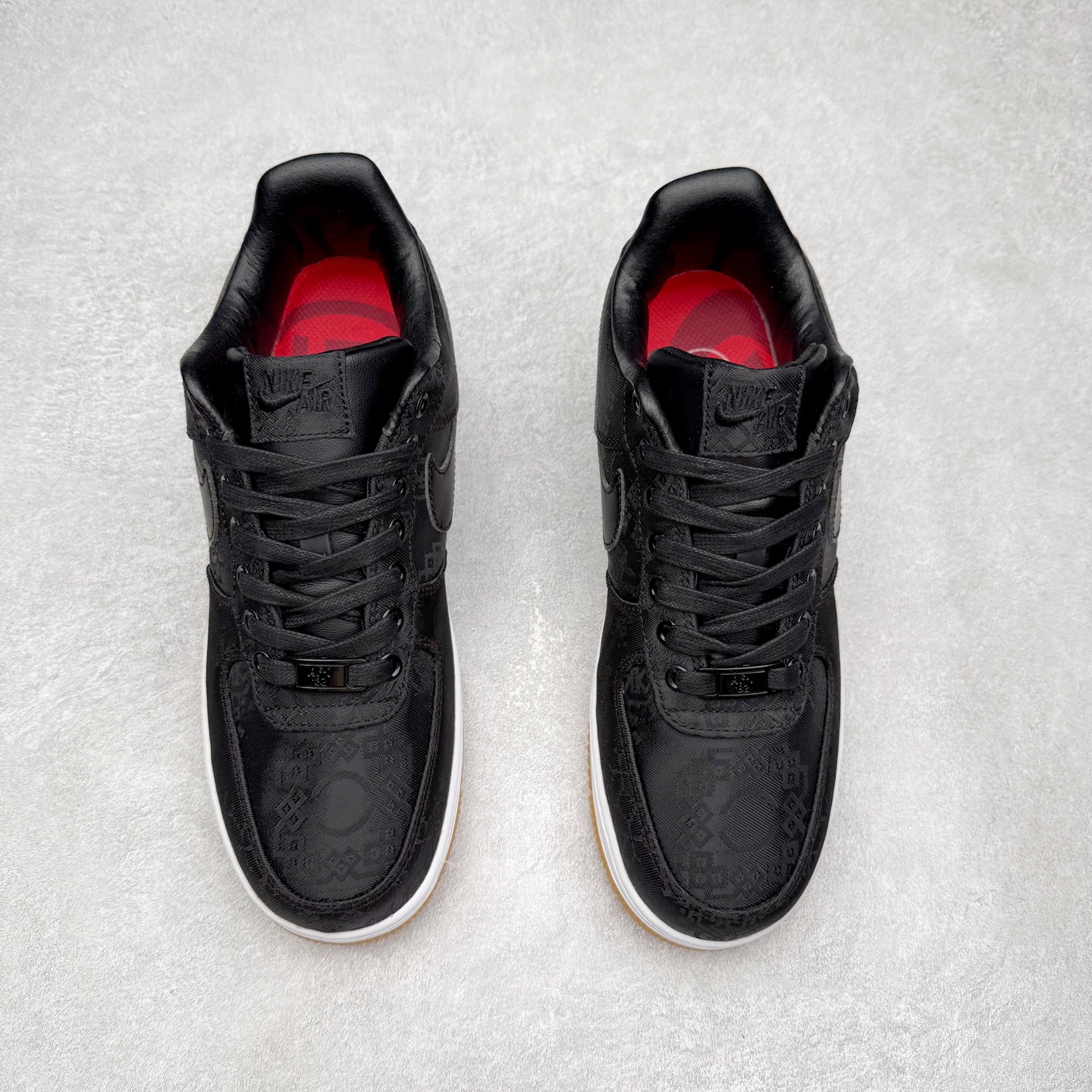 图片[2]-CLOT x Fragment Design x NK Air Force 1 Premium 空军一号联名闪电黑丝绸 CJ3986-001 全套原原楦纸版 越南原大装底 内置全气掌垫 采用韩原国装进口丝绸 内层采原用厂Sadisa头皮层料 双可层撕 可性玩极高 3D精准雕刻纹理晰清细致 全套同官步方原厂配件 附赠黄米鞋带 官正方确原盒包装 中底原拉厂帮 尺码：36 36.5 37.5 38 38.5 39 40 40.5 41 42 42.5 43 44 44.5 45 46-选品中心