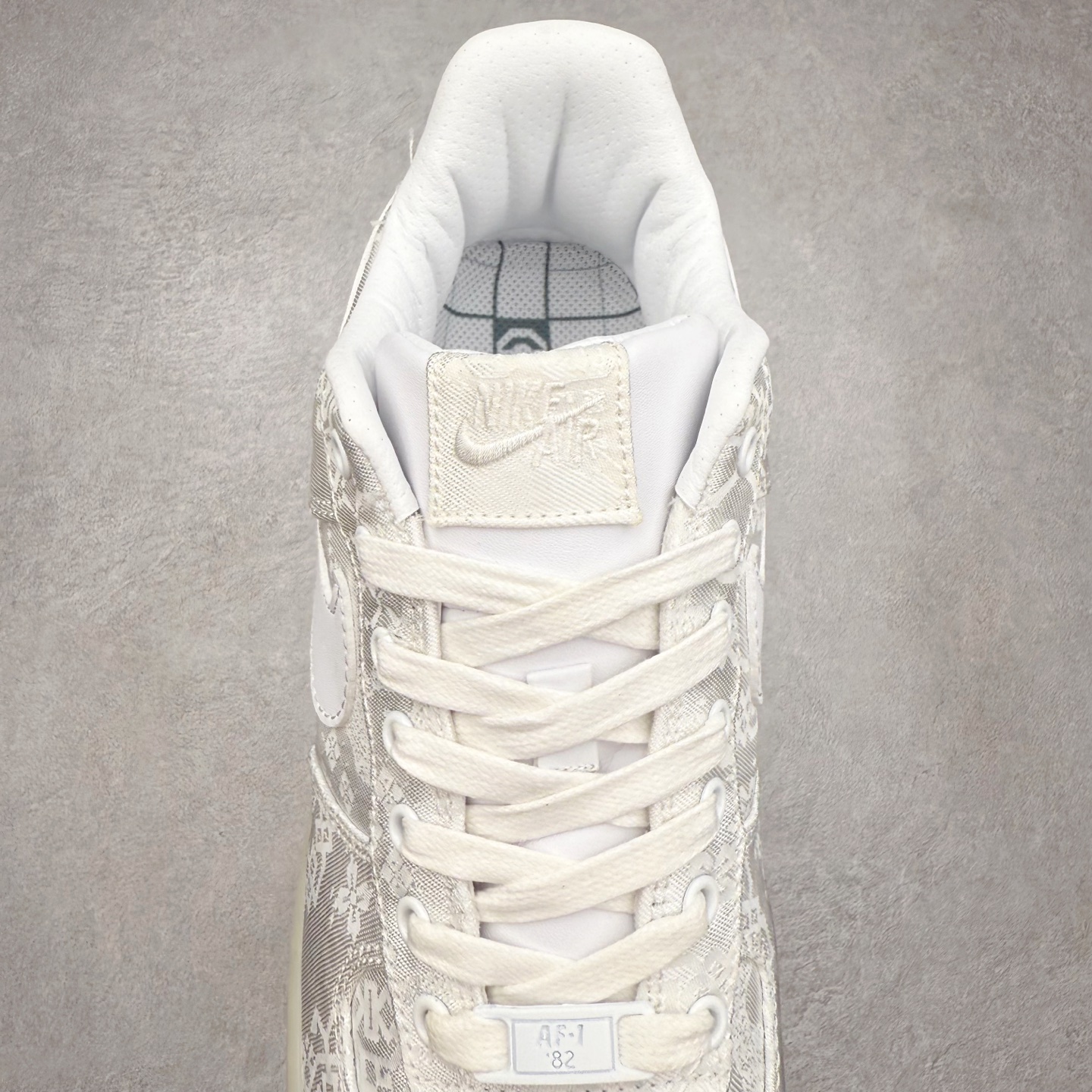 图片[5]-CLOT x NK Air Force 1 空军联名白丝绸 AO9286-100 全套原原楦纸版 越南原大装底 内置全气掌垫 采用韩原国装进口丝绸 内层采原用厂Sadisa头皮层料 双可层撕 可性玩极高 3D精准雕刻纹理晰清细致 全套同官步方原厂配件 附赠黄米鞋带 官正方确原盒包装 中底原拉厂帮 尺码：36 36.5 37.5 38 38.5 39 40 40.5 41 42 42.5 43 44 44.5 45 46-选品中心