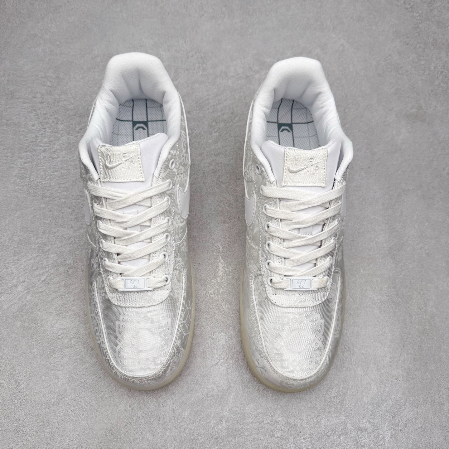 图片[2]-CLOT x NK Air Force 1 空军联名白丝绸 AO9286-100 全套原原楦纸版 越南原大装底 内置全气掌垫 采用韩原国装进口丝绸 内层采原用厂Sadisa头皮层料 双可层撕 可性玩极高 3D精准雕刻纹理晰清细致 全套同官步方原厂配件 附赠黄米鞋带 官正方确原盒包装 中底原拉厂帮 尺码：36 36.5 37.5 38 38.5 39 40 40.5 41 42 42.5 43 44 44.5 45 46-选品中心