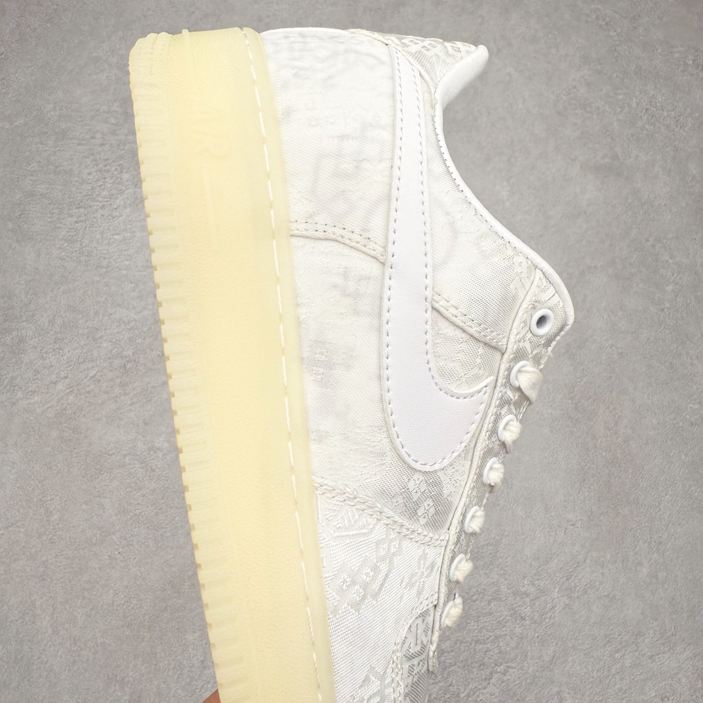 图片[6]-CLOT x NK Air Force 1 空军联名白丝绸 AO9286-100 全套原原楦纸版 越南原大装底 内置全气掌垫 采用韩原国装进口丝绸 内层采原用厂Sadisa头皮层料 双可层撕 可性玩极高 3D精准雕刻纹理晰清细致 全套同官步方原厂配件 附赠黄米鞋带 官正方确原盒包装 中底原拉厂帮 尺码：36 36.5 37.5 38 38.5 39 40 40.5 41 42 42.5 43 44 44.5 45 46-选品中心