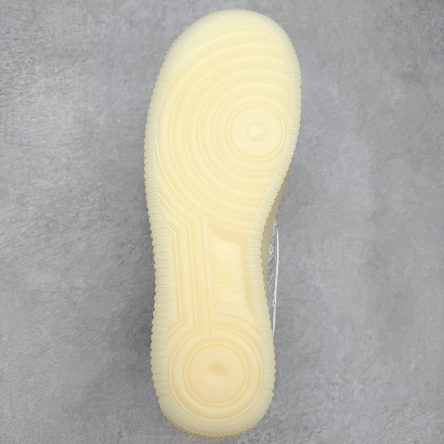 图片[9]-CLOT x NK Air Force 1 空军联名白丝绸 AO9286-100 全套原原楦纸版 越南原大装底 内置全气掌垫 采用韩原国装进口丝绸 内层采原用厂Sadisa头皮层料 双可层撕 可性玩极高 3D精准雕刻纹理晰清细致 全套同官步方原厂配件 附赠黄米鞋带 官正方确原盒包装 中底原拉厂帮 尺码：36 36.5 37.5 38 38.5 39 40 40.5 41 42 42.5 43 44 44.5 45 46-选品中心