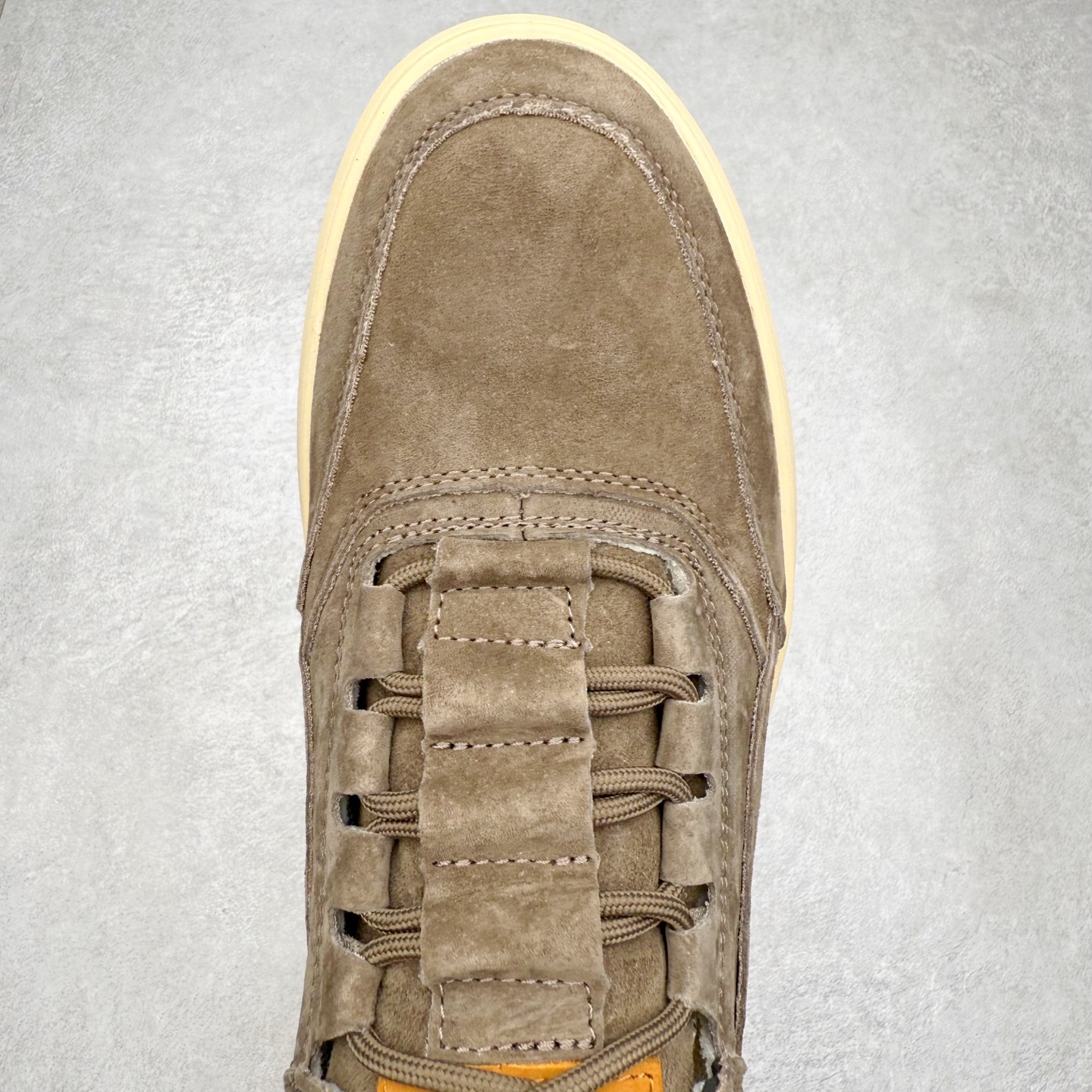 图片[4]-CAT/卡特 硬汉推土机品牌 Tramp Hike Low 户外休闲低帮男鞋 广东中山代工厂原产楦型 台产耐磨麂皮材质# 手工缝线固特异缝制工艺# 轻量柔韧橡胶防滑大底# 正确原盒包装吊牌# 完全还原ZP工艺❗徒步旅行者百搭休闲旅游休闲鞋 全套官网统一包装 今年秋冬季休闲户外专用 日常随意搭配 型男必备 尺码：39 40 41 42 43 44 注意：比运动鞋偏大一码-选品中心