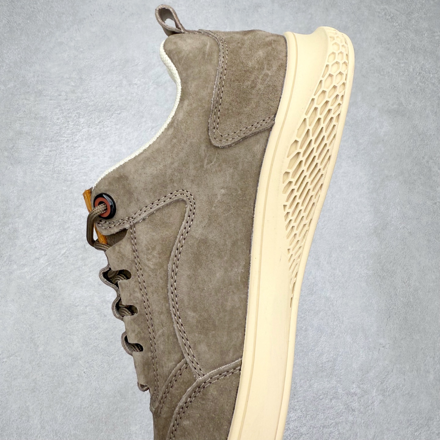 图片[7]-CAT/卡特 硬汉推土机品牌 Tramp Hike Low 户外休闲低帮男鞋 广东中山代工厂原产楦型 台产耐磨麂皮材质# 手工缝线固特异缝制工艺# 轻量柔韧橡胶防滑大底# 正确原盒包装吊牌# 完全还原ZP工艺❗徒步旅行者百搭休闲旅游休闲鞋 全套官网统一包装 今年秋冬季休闲户外专用 日常随意搭配 型男必备 尺码：39 40 41 42 43 44 注意：比运动鞋偏大一码-选品中心