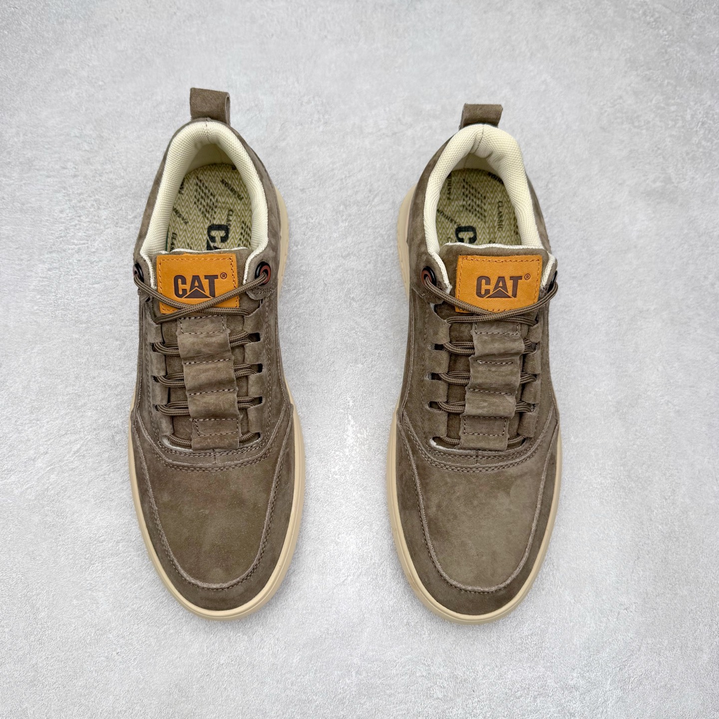 图片[2]-CAT/卡特 硬汉推土机品牌 Tramp Hike Low 户外休闲低帮男鞋 广东中山代工厂原产楦型 台产耐磨麂皮材质# 手工缝线固特异缝制工艺# 轻量柔韧橡胶防滑大底# 正确原盒包装吊牌# 完全还原ZP工艺❗徒步旅行者百搭休闲旅游休闲鞋 全套官网统一包装 今年秋冬季休闲户外专用 日常随意搭配 型男必备 尺码：39 40 41 42 43 44 注意：比运动鞋偏大一码-选品中心