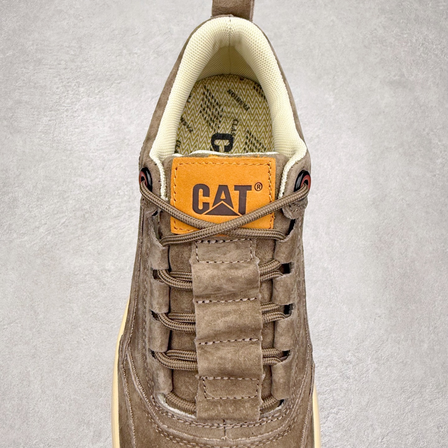 图片[5]-CAT/卡特 硬汉推土机品牌 Tramp Hike Low 户外休闲低帮男鞋 广东中山代工厂原产楦型 台产耐磨麂皮材质# 手工缝线固特异缝制工艺# 轻量柔韧橡胶防滑大底# 正确原盒包装吊牌# 完全还原ZP工艺❗徒步旅行者百搭休闲旅游休闲鞋 全套官网统一包装 今年秋冬季休闲户外专用 日常随意搭配 型男必备 尺码：39 40 41 42 43 44 注意：比运动鞋偏大一码-选品中心