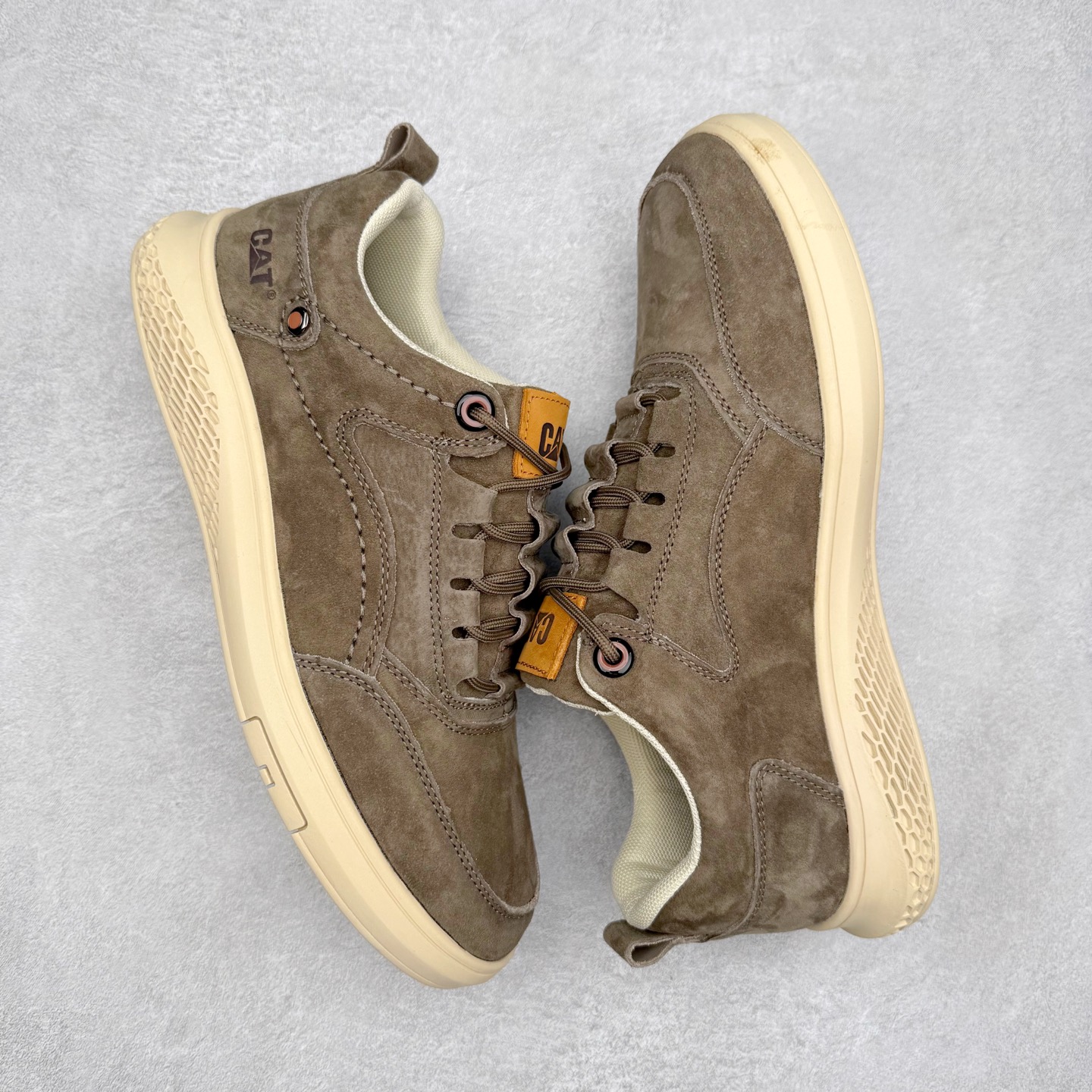 图片[3]-CAT/卡特 硬汉推土机品牌 Tramp Hike Low 户外休闲低帮男鞋 广东中山代工厂原产楦型 台产耐磨麂皮材质# 手工缝线固特异缝制工艺# 轻量柔韧橡胶防滑大底# 正确原盒包装吊牌# 完全还原ZP工艺❗徒步旅行者百搭休闲旅游休闲鞋 全套官网统一包装 今年秋冬季休闲户外专用 日常随意搭配 型男必备 尺码：39 40 41 42 43 44 注意：比运动鞋偏大一码-选品中心