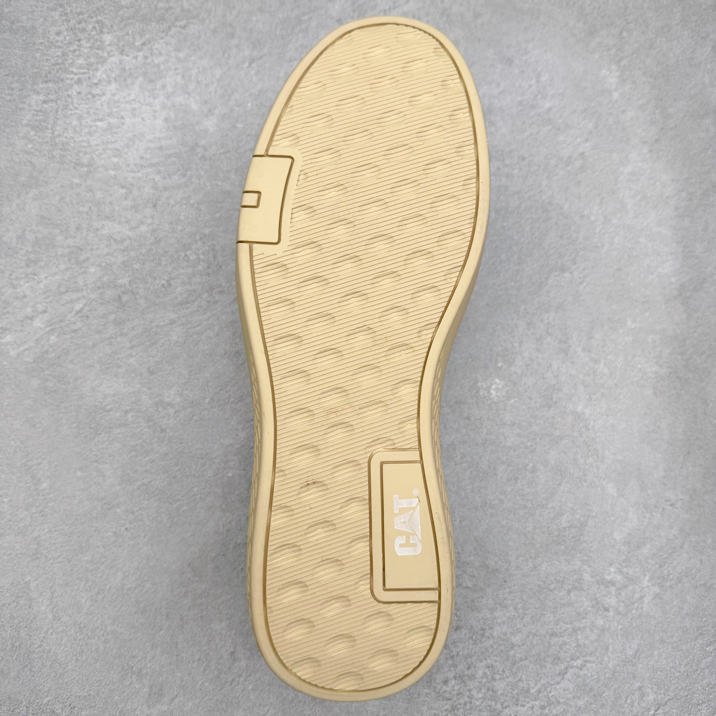 图片[9]-CAT/卡特 硬汉推土机品牌 Tramp Hike Low 户外休闲低帮男鞋 广东中山代工厂原产楦型 台产耐磨麂皮材质# 手工缝线固特异缝制工艺# 轻量柔韧橡胶防滑大底# 正确原盒包装吊牌# 完全还原ZP工艺❗徒步旅行者百搭休闲旅游休闲鞋 全套官网统一包装 今年秋冬季休闲户外专用 日常随意搭配 型男必备 尺码：39 40 41 42 43 44 注意：比运动鞋偏大一码-选品中心