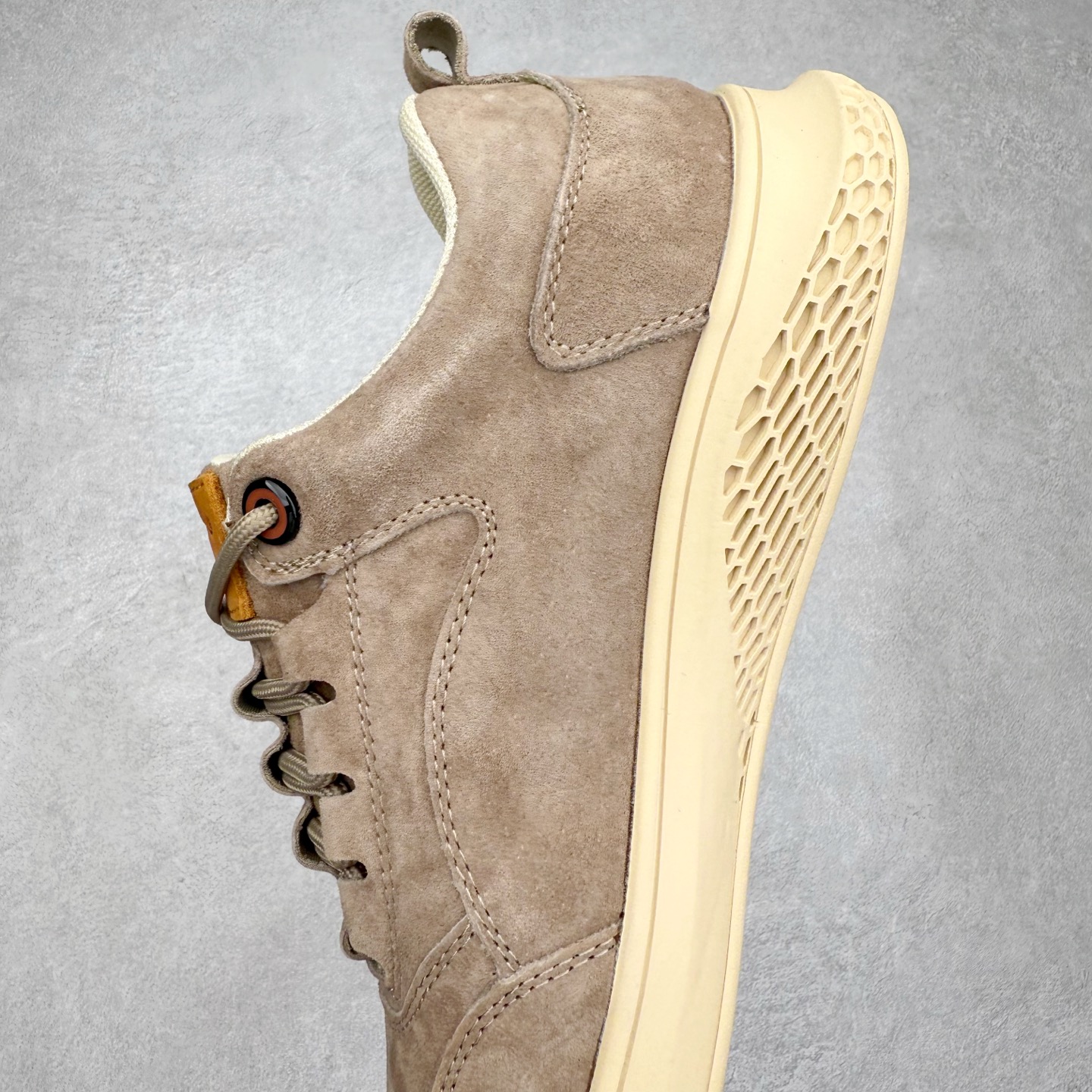 图片[7]-CAT/卡特 硬汉推土机品牌 Tramp Hike Low 户外休闲低帮男鞋 广东中山代工厂原产楦型 台产耐磨麂皮材质# 手工缝线固特异缝制工艺# 轻量柔韧橡胶防滑大底# 正确原盒包装吊牌# 完全还原ZP工艺❗徒步旅行者百搭休闲旅游休闲鞋 全套官网统一包装 今年秋冬季休闲户外专用 日常随意搭配 型男必备 尺码：39 40 41 42 43 44 注意：比运动鞋偏大一码-选品中心