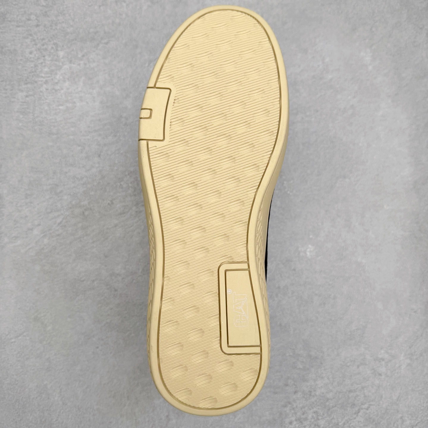 图片[9]-CAT/卡特 硬汉推土机品牌 Tramp Hike Low 户外休闲低帮男鞋 广东中山代工厂原产楦型 台产耐磨麂皮材质# 手工缝线固特异缝制工艺# 轻量柔韧橡胶防滑大底# 正确原盒包装吊牌# 完全还原ZP工艺❗徒步旅行者百搭休闲旅游休闲鞋 全套官网统一包装 今年秋冬季休闲户外专用 日常随意搭配 型男必备 尺码：39 40 41 42 43 44 注意：比运动鞋偏大一码-选品中心