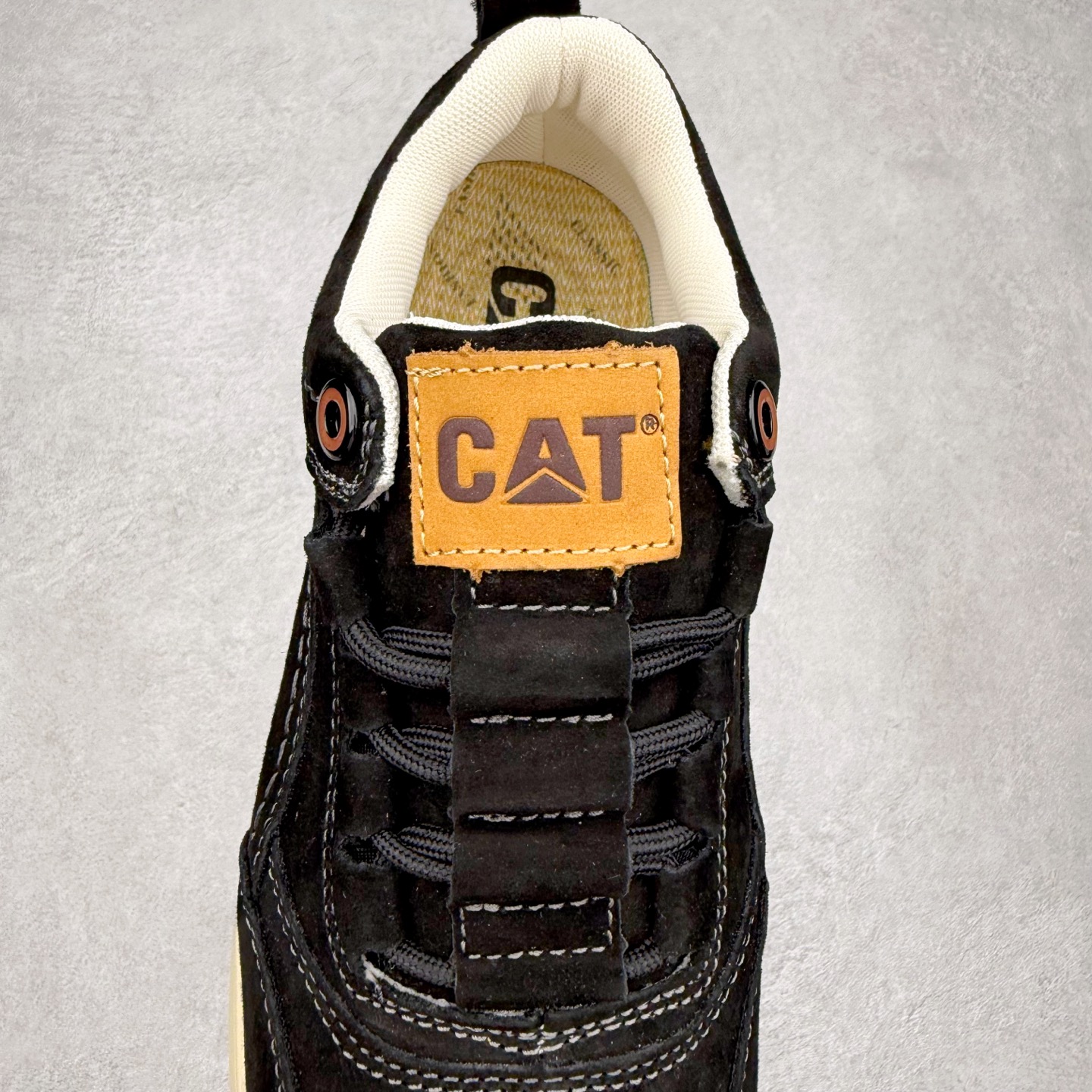 图片[5]-CAT/卡特 硬汉推土机品牌 Tramp Hike Low 户外休闲低帮男鞋 广东中山代工厂原产楦型 台产耐磨麂皮材质# 手工缝线固特异缝制工艺# 轻量柔韧橡胶防滑大底# 正确原盒包装吊牌# 完全还原ZP工艺❗徒步旅行者百搭休闲旅游休闲鞋 全套官网统一包装 今年秋冬季休闲户外专用 日常随意搭配 型男必备 尺码：39 40 41 42 43 44 注意：比运动鞋偏大一码-选品中心