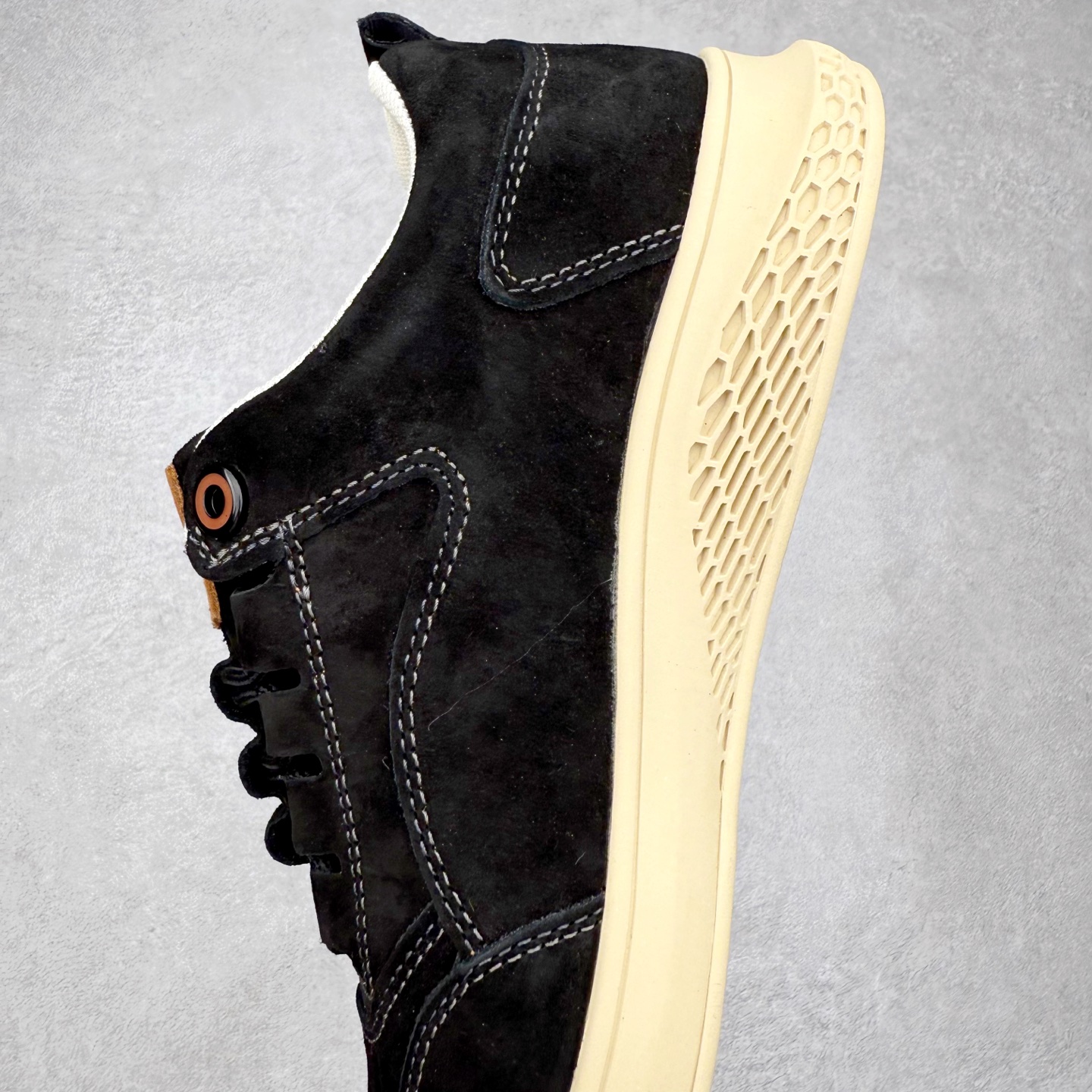 图片[7]-CAT/卡特 硬汉推土机品牌 Tramp Hike Low 户外休闲低帮男鞋 广东中山代工厂原产楦型 台产耐磨麂皮材质# 手工缝线固特异缝制工艺# 轻量柔韧橡胶防滑大底# 正确原盒包装吊牌# 完全还原ZP工艺❗徒步旅行者百搭休闲旅游休闲鞋 全套官网统一包装 今年秋冬季休闲户外专用 日常随意搭配 型男必备 尺码：39 40 41 42 43 44 注意：比运动鞋偏大一码-选品中心