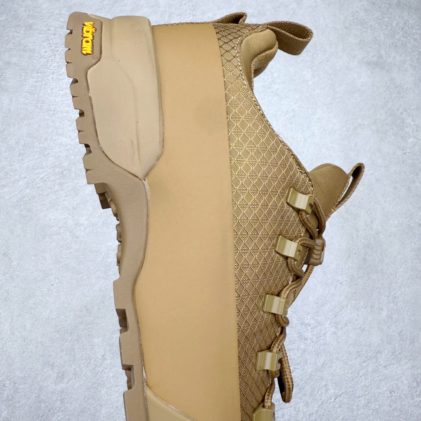 图片[6]-The North Face 北面 户外运动休闲登山鞋越野徒步鞋 大厂品质 面料采用进口牛皮 鞋底采用Vibram黄金大底 专门为鞋底设计的橡胶以出色的耐磨性 良好的防滑性或得不少户外运动爱好者的喜欢 专业户外登山品牌（北面）The North Face自1966年创立，由两位热爱登山徒步的年轻登山者于美西旧金山开创，不断透过研发与创新，并且将最先进的技术结合在服装与鞋款设计，生产多种外型帅气且专业能力非常强的户外运动装备而备受欢迎。 尺码：40-45-选品中心