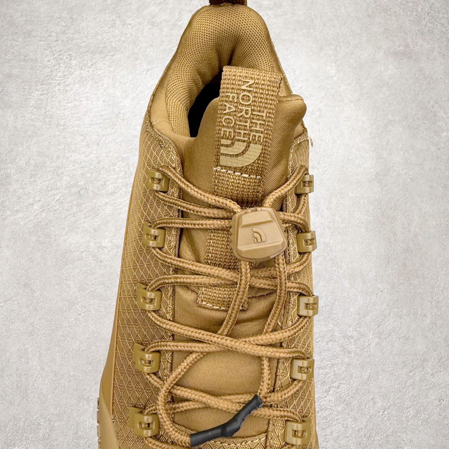 图片[5]-The North Face 北面 户外运动休闲登山鞋越野徒步鞋 大厂品质 面料采用进口牛皮 鞋底采用Vibram黄金大底 专门为鞋底设计的橡胶以出色的耐磨性 良好的防滑性或得不少户外运动爱好者的喜欢 专业户外登山品牌（北面）The North Face自1966年创立，由两位热爱登山徒步的年轻登山者于美西旧金山开创，不断透过研发与创新，并且将最先进的技术结合在服装与鞋款设计，生产多种外型帅气且专业能力非常强的户外运动装备而备受欢迎。 尺码：40-45-选品中心