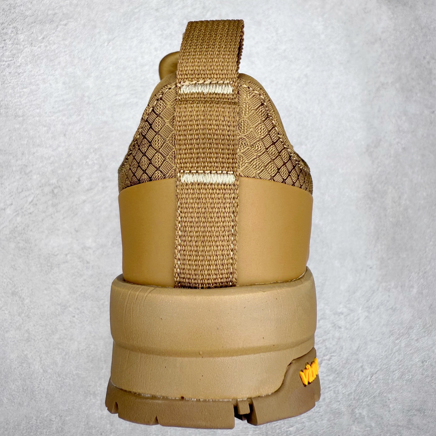 图片[8]-The North Face 北面 户外运动休闲登山鞋越野徒步鞋 大厂品质 面料采用进口牛皮 鞋底采用Vibram黄金大底 专门为鞋底设计的橡胶以出色的耐磨性 良好的防滑性或得不少户外运动爱好者的喜欢 专业户外登山品牌（北面）The North Face自1966年创立，由两位热爱登山徒步的年轻登山者于美西旧金山开创，不断透过研发与创新，并且将最先进的技术结合在服装与鞋款设计，生产多种外型帅气且专业能力非常强的户外运动装备而备受欢迎。 尺码：40-45-选品中心