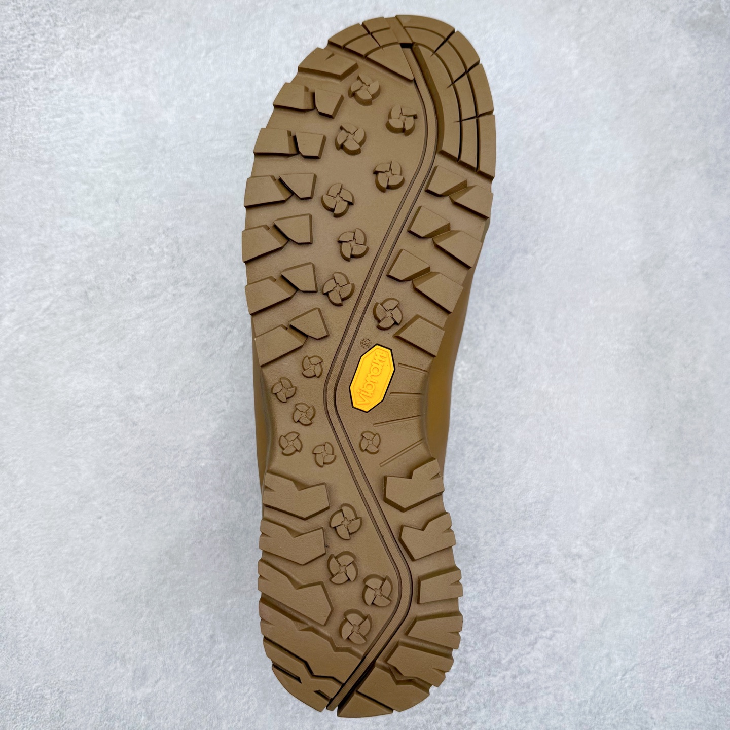 图片[9]-The North Face 北面 户外运动休闲登山鞋越野徒步鞋 大厂品质 面料采用进口牛皮 鞋底采用Vibram黄金大底 专门为鞋底设计的橡胶以出色的耐磨性 良好的防滑性或得不少户外运动爱好者的喜欢 专业户外登山品牌（北面）The North Face自1966年创立，由两位热爱登山徒步的年轻登山者于美西旧金山开创，不断透过研发与创新，并且将最先进的技术结合在服装与鞋款设计，生产多种外型帅气且专业能力非常强的户外运动装备而备受欢迎。 尺码：40-45-选品中心