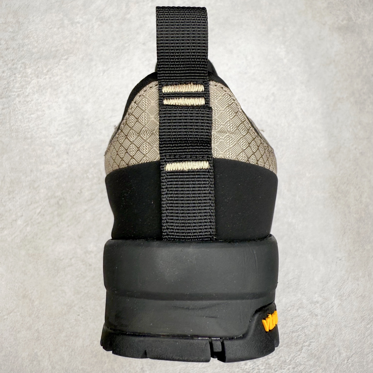 图片[8]-The North Face 北面 户外运动休闲登山鞋越野徒步鞋 大厂品质 面料采用进口牛皮 鞋底采用Vibram黄金大底 专门为鞋底设计的橡胶以出色的耐磨性 良好的防滑性或得不少户外运动爱好者的喜欢 专业户外登山品牌（北面）The North Face自1966年创立，由两位热爱登山徒步的年轻登山者于美西旧金山开创，不断透过研发与创新，并且将最先进的技术结合在服装与鞋款设计，生产多种外型帅气且专业能力非常强的户外运动装备而备受欢迎。 尺码：40-45-选品中心