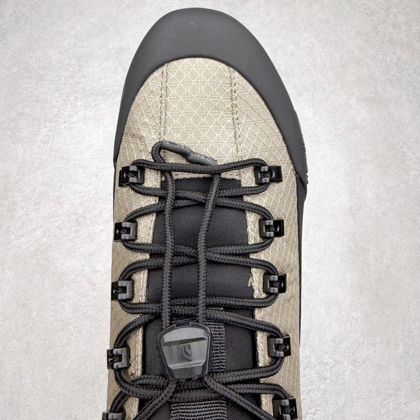 图片[4]-The North Face 北面 户外运动休闲登山鞋越野徒步鞋 大厂品质 面料采用进口牛皮 鞋底采用Vibram黄金大底 专门为鞋底设计的橡胶以出色的耐磨性 良好的防滑性或得不少户外运动爱好者的喜欢 专业户外登山品牌（北面）The North Face自1966年创立，由两位热爱登山徒步的年轻登山者于美西旧金山开创，不断透过研发与创新，并且将最先进的技术结合在服装与鞋款设计，生产多种外型帅气且专业能力非常强的户外运动装备而备受欢迎。 尺码：40-45-选品中心