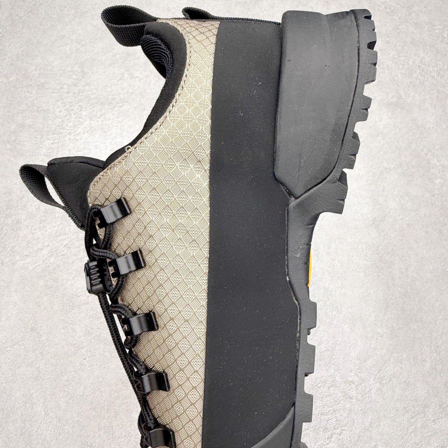 图片[7]-The North Face 北面 户外运动休闲登山鞋越野徒步鞋 大厂品质 面料采用进口牛皮 鞋底采用Vibram黄金大底 专门为鞋底设计的橡胶以出色的耐磨性 良好的防滑性或得不少户外运动爱好者的喜欢 专业户外登山品牌（北面）The North Face自1966年创立，由两位热爱登山徒步的年轻登山者于美西旧金山开创，不断透过研发与创新，并且将最先进的技术结合在服装与鞋款设计，生产多种外型帅气且专业能力非常强的户外运动装备而备受欢迎。 尺码：40-45-选品中心