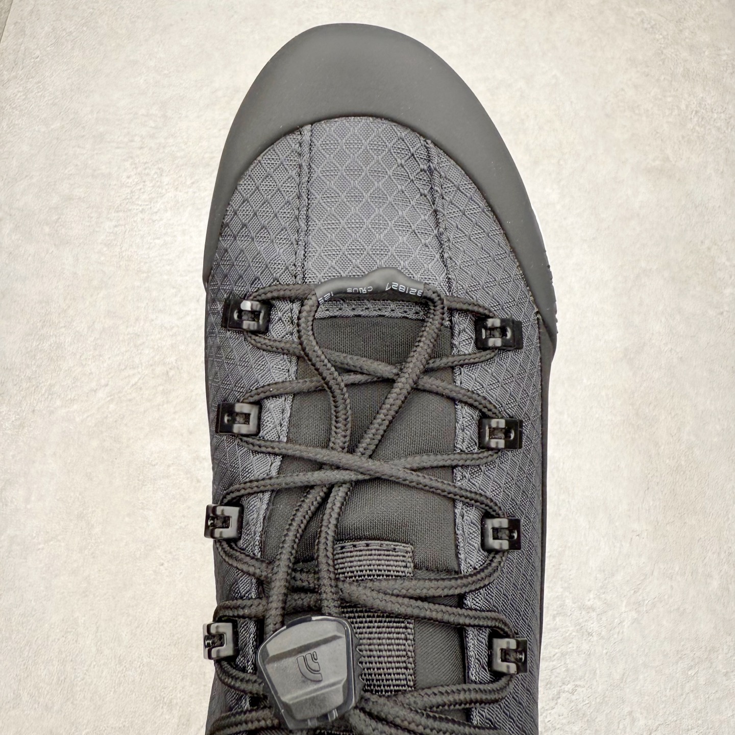 图片[4]-The North Face 北面 户外运动休闲登山鞋越野徒步鞋 大厂品质 面料采用进口牛皮 鞋底采用Vibram黄金大底 专门为鞋底设计的橡胶以出色的耐磨性 良好的防滑性或得不少户外运动爱好者的喜欢 专业户外登山品牌（北面）The North Face自1966年创立，由两位热爱登山徒步的年轻登山者于美西旧金山开创，不断透过研发与创新，并且将最先进的技术结合在服装与鞋款设计，生产多种外型帅气且专业能力非常强的户外运动装备而备受欢迎。 尺码：40-45-选品中心