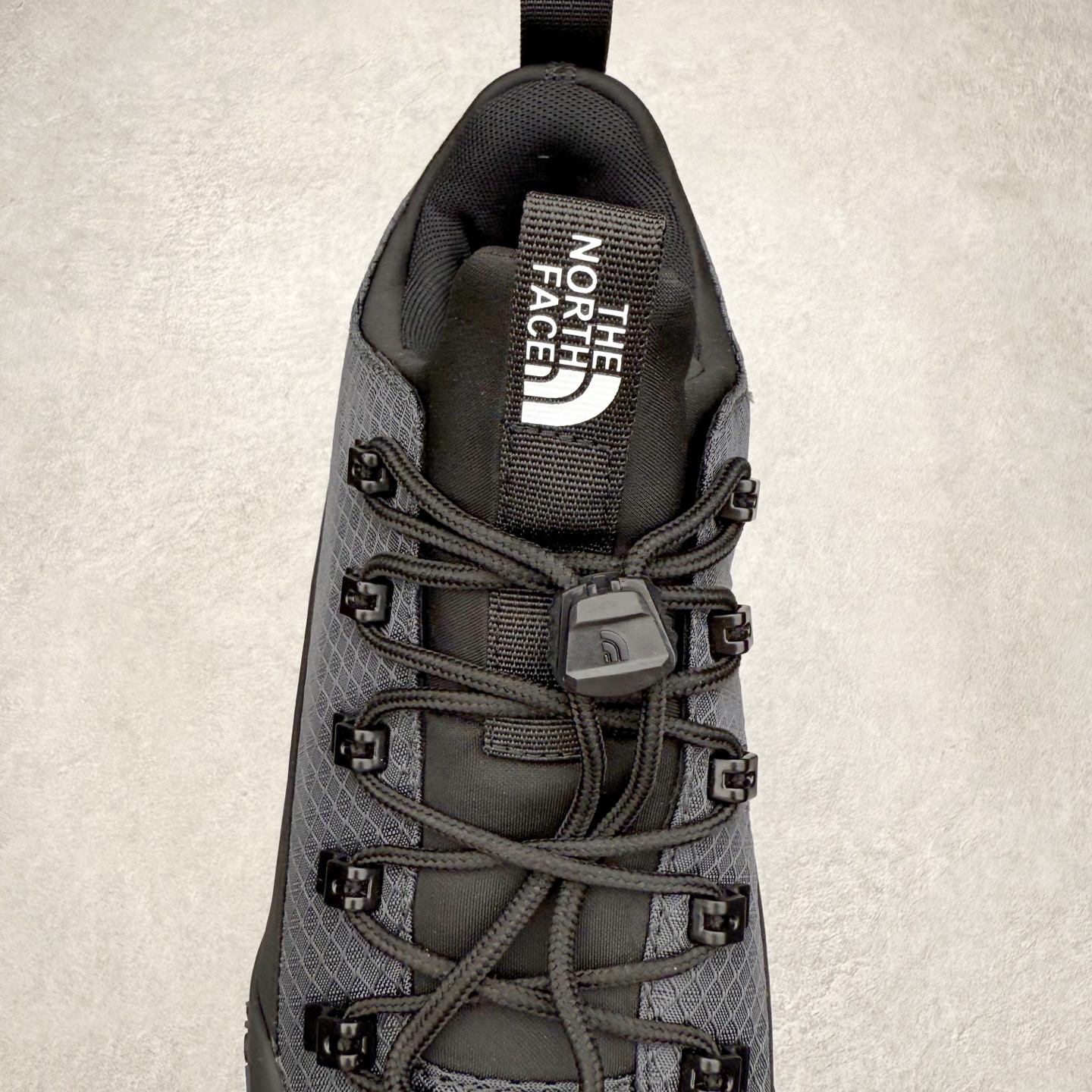 图片[5]-The North Face 北面 户外运动休闲登山鞋越野徒步鞋 大厂品质 面料采用进口牛皮 鞋底采用Vibram黄金大底 专门为鞋底设计的橡胶以出色的耐磨性 良好的防滑性或得不少户外运动爱好者的喜欢 专业户外登山品牌（北面）The North Face自1966年创立，由两位热爱登山徒步的年轻登山者于美西旧金山开创，不断透过研发与创新，并且将最先进的技术结合在服装与鞋款设计，生产多种外型帅气且专业能力非常强的户外运动装备而备受欢迎。 尺码：40-45-选品中心