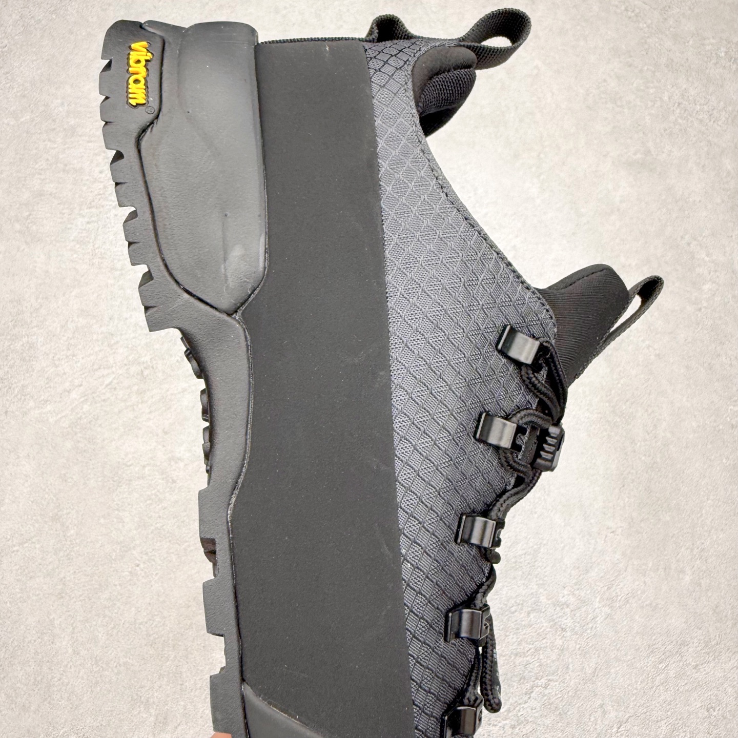 图片[6]-The North Face 北面 户外运动休闲登山鞋越野徒步鞋 大厂品质 面料采用进口牛皮 鞋底采用Vibram黄金大底 专门为鞋底设计的橡胶以出色的耐磨性 良好的防滑性或得不少户外运动爱好者的喜欢 专业户外登山品牌（北面）The North Face自1966年创立，由两位热爱登山徒步的年轻登山者于美西旧金山开创，不断透过研发与创新，并且将最先进的技术结合在服装与鞋款设计，生产多种外型帅气且专业能力非常强的户外运动装备而备受欢迎。 尺码：40-45-选品中心