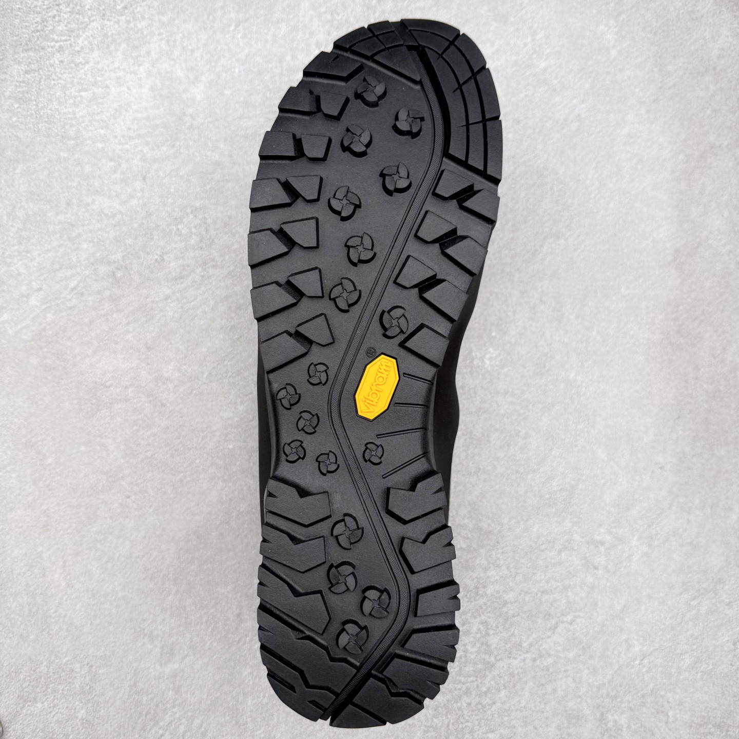 图片[9]-The North Face 北面 户外运动休闲登山鞋越野徒步鞋 大厂品质 面料采用进口牛皮 鞋底采用Vibram黄金大底 专门为鞋底设计的橡胶以出色的耐磨性 良好的防滑性或得不少户外运动爱好者的喜欢 专业户外登山品牌（北面）The North Face自1966年创立，由两位热爱登山徒步的年轻登山者于美西旧金山开创，不断透过研发与创新，并且将最先进的技术结合在服装与鞋款设计，生产多种外型帅气且专业能力非常强的户外运动装备而备受欢迎。 尺码：40-45-选品中心