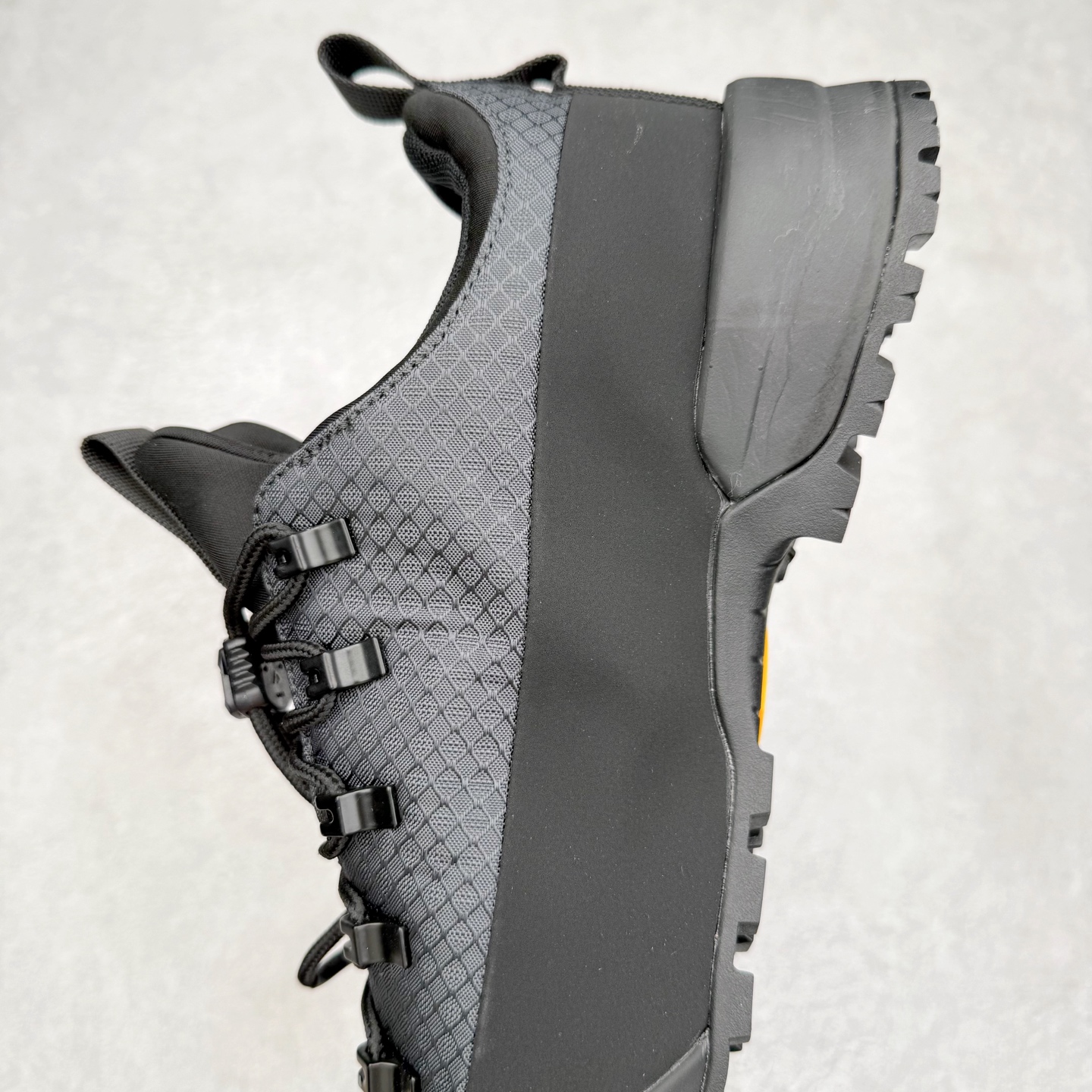 图片[7]-The North Face 北面 户外运动休闲登山鞋越野徒步鞋 大厂品质 面料采用进口牛皮 鞋底采用Vibram黄金大底 专门为鞋底设计的橡胶以出色的耐磨性 良好的防滑性或得不少户外运动爱好者的喜欢 专业户外登山品牌（北面）The North Face自1966年创立，由两位热爱登山徒步的年轻登山者于美西旧金山开创，不断透过研发与创新，并且将最先进的技术结合在服装与鞋款设计，生产多种外型帅气且专业能力非常强的户外运动装备而备受欢迎。 尺码：40-45-选品中心