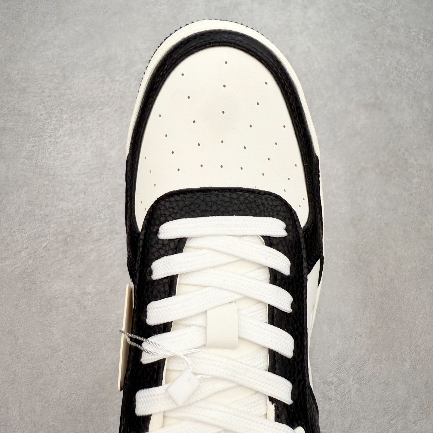 图片[4]-Alo yoga 易梦玲 Jisoo智秀 等多位明星同款上脚 主打各大平台外贸主推大厂采购原材料多处细节一步到位 生产细节 没得说 一款随意搭配的都好看的鞋子aIo采用增高4cm 主打熊猫色 春夏秋冬四季款 舒适简约板鞋 TPU防滑耐磨鞋底 #alo #alo女孩 #AIo #健身穿搭 #鞋子推荐 #板鞋 尺码：35 36 37 38 39 40 41 42 43 44 45-选品中心