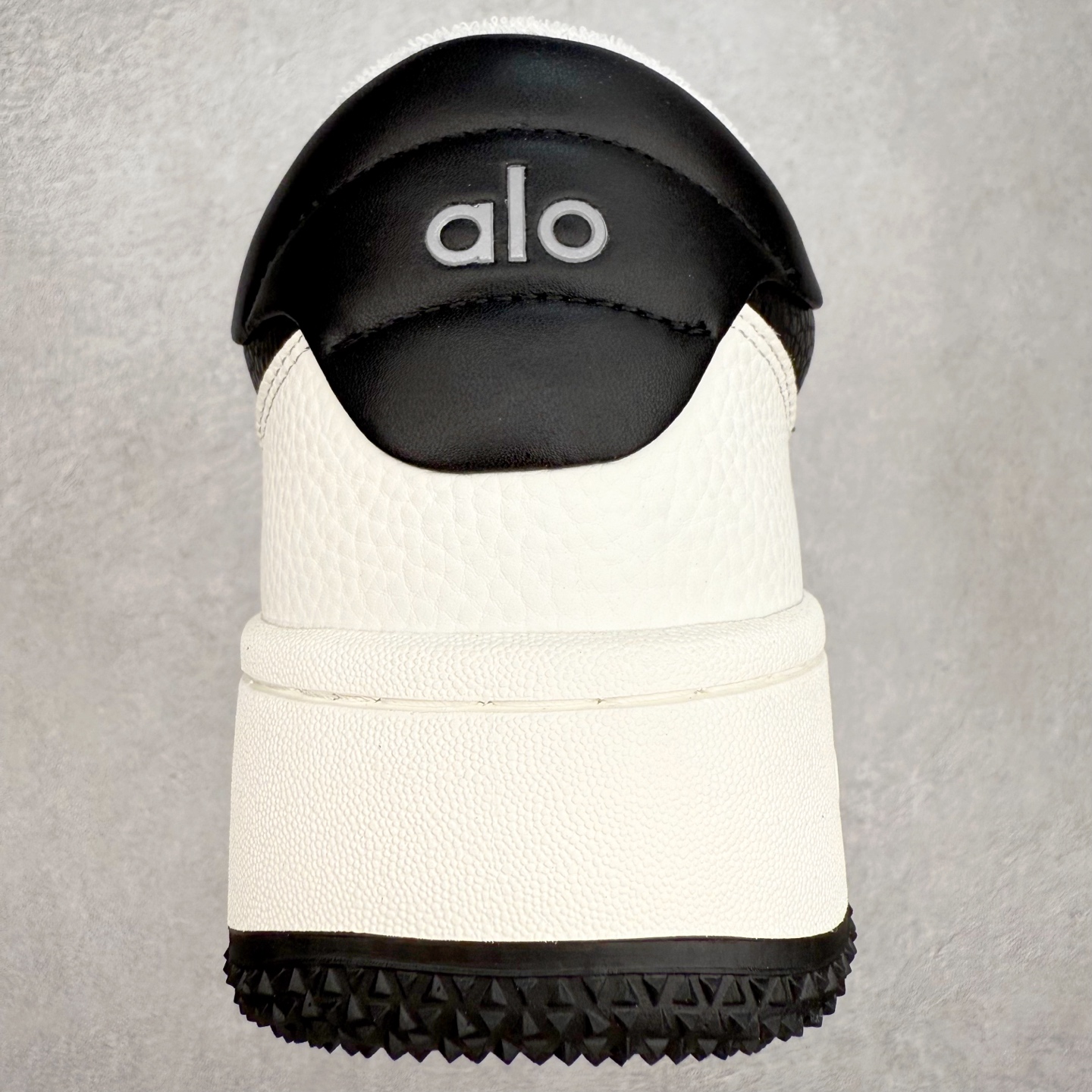 图片[8]-Alo yoga 易梦玲 Jisoo智秀 等多位明星同款上脚 主打各大平台外贸主推大厂采购原材料多处细节一步到位 生产细节 没得说 一款随意搭配的都好看的鞋子aIo采用增高4cm 主打熊猫色 春夏秋冬四季款 舒适简约板鞋 TPU防滑耐磨鞋底 #alo #alo女孩 #AIo #健身穿搭 #鞋子推荐 #板鞋 尺码：35 36 37 38 39 40 41 42 43 44 45-选品中心