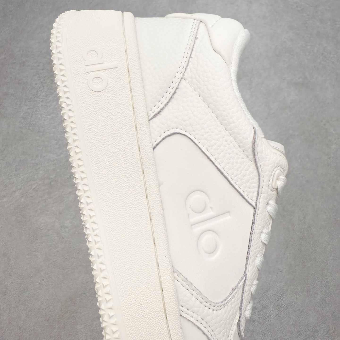 图片[6]-Alo yoga 易梦玲 Jisoo智秀 等多位明星同款上脚 主打各大平台外贸主推大厂采购原材料多处细节一步到位 生产细节 没得说 一款随意搭配的都好看的鞋子aIo采用增高4cm 主打熊猫色 春夏秋冬四季款 舒适简约板鞋 TPU防滑耐磨鞋底 #alo #alo女孩 #AIo #健身穿搭 #鞋子推荐 #板鞋 尺码：35 36 37 38 39 40 41 42 43 44 45-选品中心