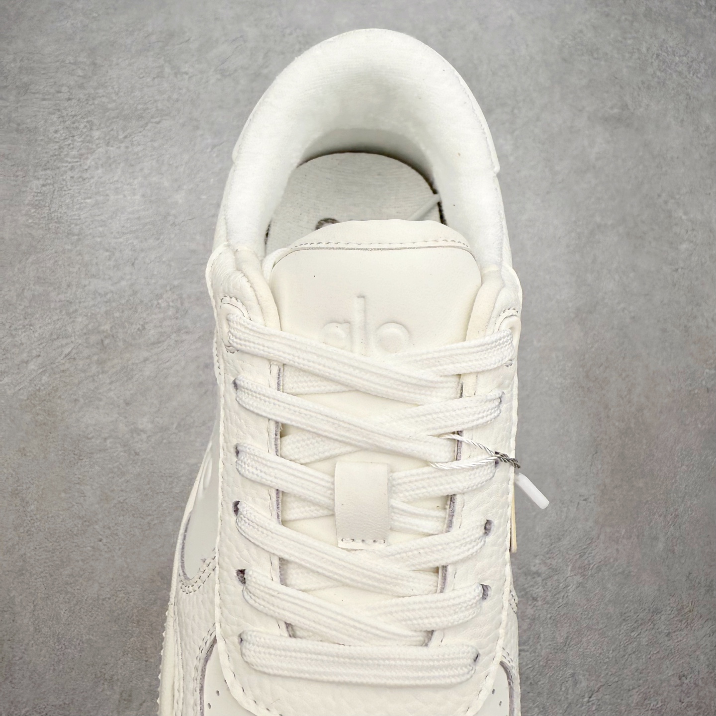 图片[5]-Alo yoga 易梦玲 Jisoo智秀 等多位明星同款上脚 主打各大平台外贸主推大厂采购原材料多处细节一步到位 生产细节 没得说 一款随意搭配的都好看的鞋子aIo采用增高4cm 主打熊猫色 春夏秋冬四季款 舒适简约板鞋 TPU防滑耐磨鞋底 #alo #alo女孩 #AIo #健身穿搭 #鞋子推荐 #板鞋 尺码：35 36 37 38 39 40 41 42 43 44 45-选品中心