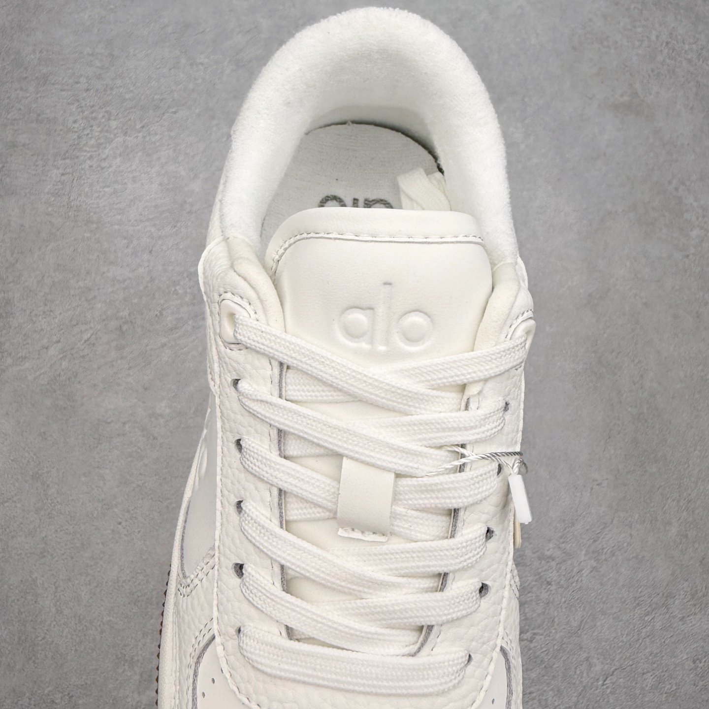 图片[5]-Alo yoga 易梦玲 Jisoo智秀 等多位明星同款上脚 主打各大平台外贸主推大厂采购原材料多处细节一步到位 生产细节 没得说 一款随意搭配的都好看的鞋子aIo采用增高4cm 主打熊猫色 春夏秋冬四季款 舒适简约板鞋 TPU防滑耐磨鞋底 #alo #alo女孩 #AIo #健身穿搭 #鞋子推荐 #板鞋 尺码：35 36 37 38 39 40 41 42 43 44 45-选品中心