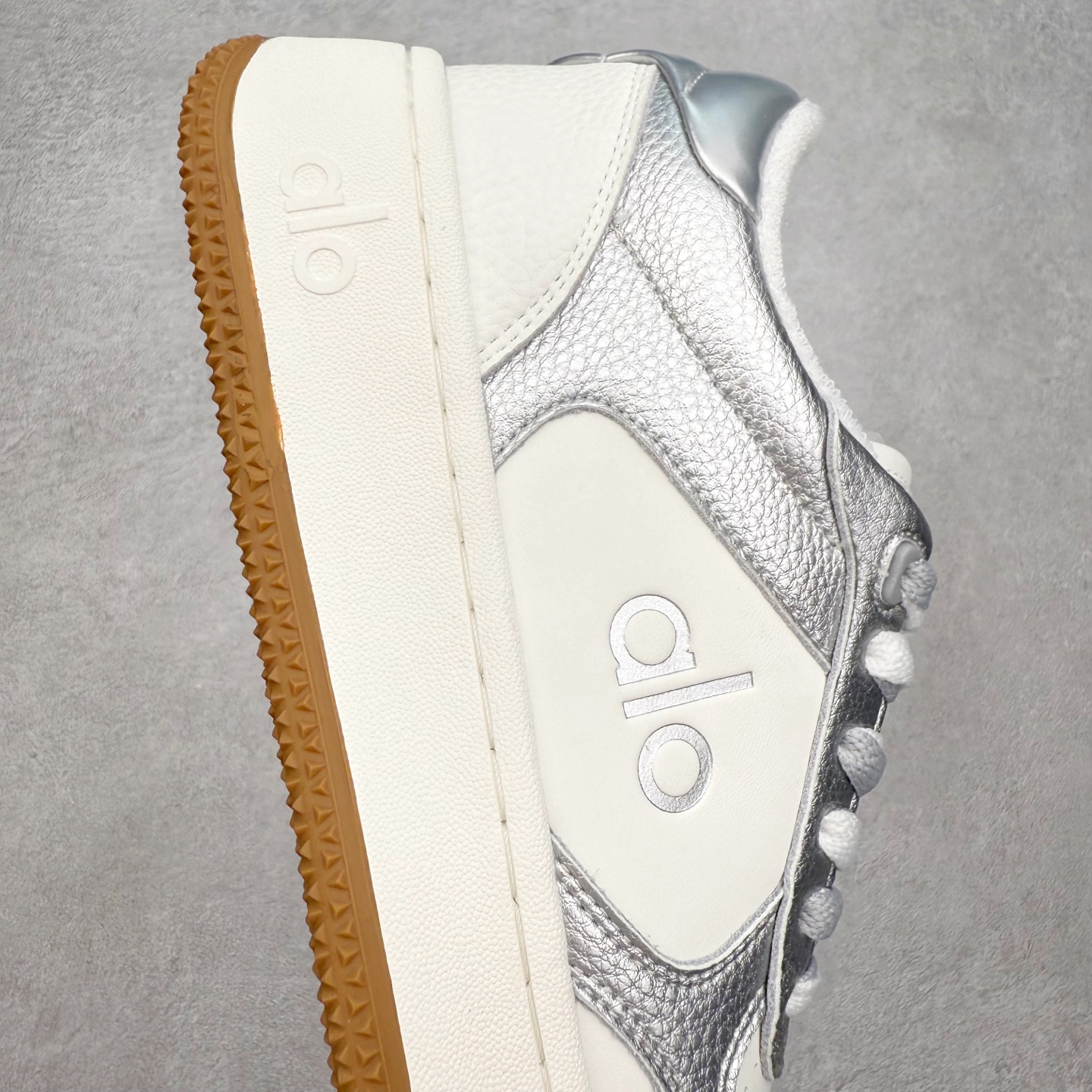 图片[6]-Alo yoga 易梦玲 Jisoo智秀 等多位明星同款上脚 主打各大平台外贸主推大厂采购原材料多处细节一步到位 生产细节 没得说 一款随意搭配的都好看的鞋子aIo采用增高4cm 主打熊猫色 春夏秋冬四季款 舒适简约板鞋 TPU防滑耐磨鞋底 #alo #alo女孩 #AIo #健身穿搭 #鞋子推荐 #板鞋 尺码：35 36 37 38 39 40 41 42 43 44 45-选品中心