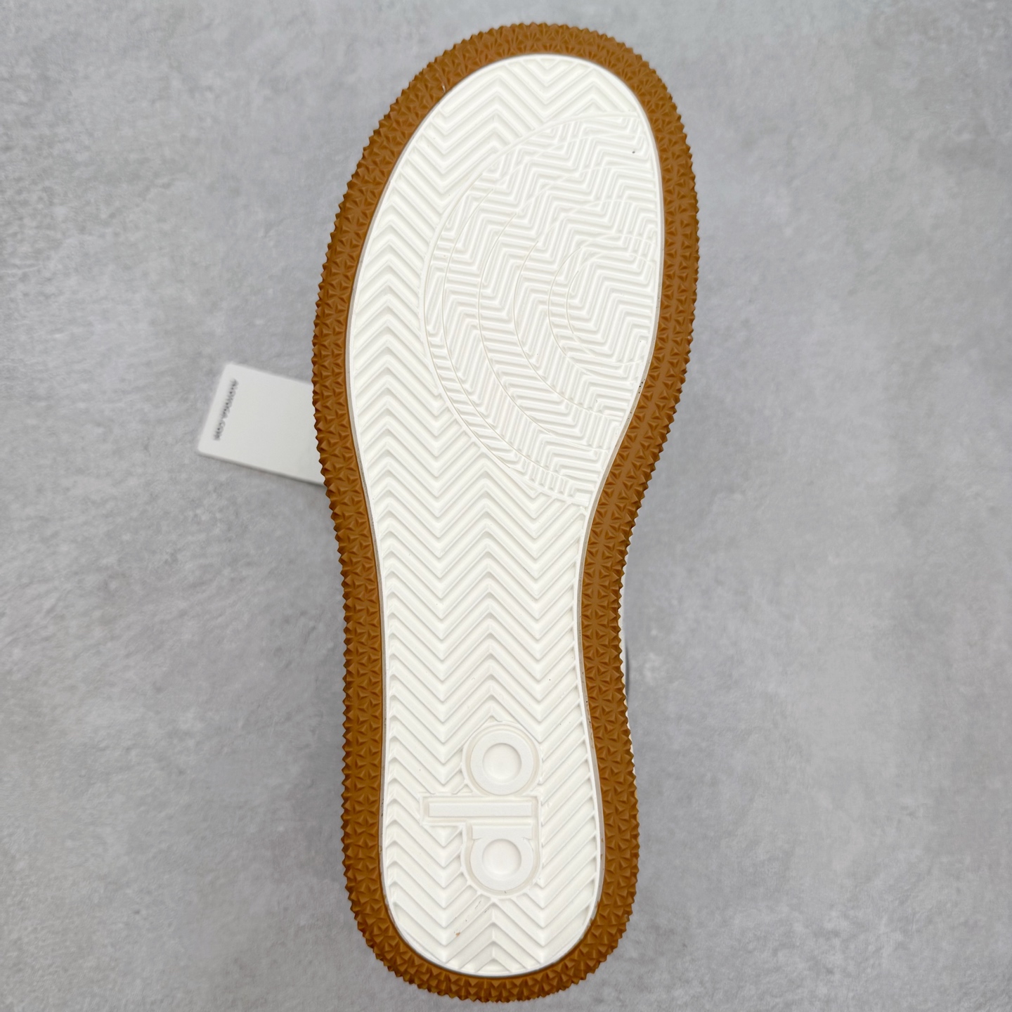 图片[9]-Alo yoga 易梦玲 Jisoo智秀 等多位明星同款上脚 主打各大平台外贸主推大厂采购原材料多处细节一步到位 生产细节 没得说 一款随意搭配的都好看的鞋子aIo采用增高4cm 主打熊猫色 春夏秋冬四季款 舒适简约板鞋 TPU防滑耐磨鞋底 #alo #alo女孩 #AIo #健身穿搭 #鞋子推荐 #板鞋 尺码：35 36 37 38 39 40 41 42 43 44 45-选品中心